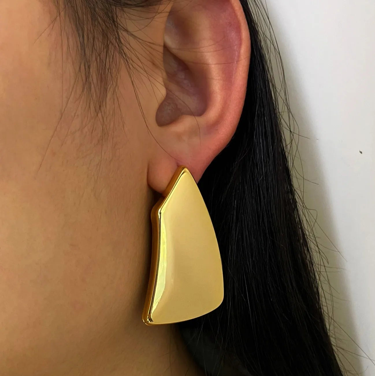 Geometric Shape Glossy 18K Gold Dangler Earring For Women Bulk Secondary image
