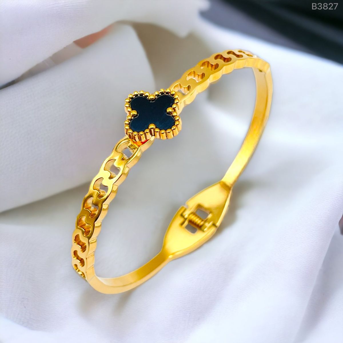 Black Clover Curb 18K Gold Stainless Steel Anti Tarnish Cuff Openable Kada Bangle for Women Main image
