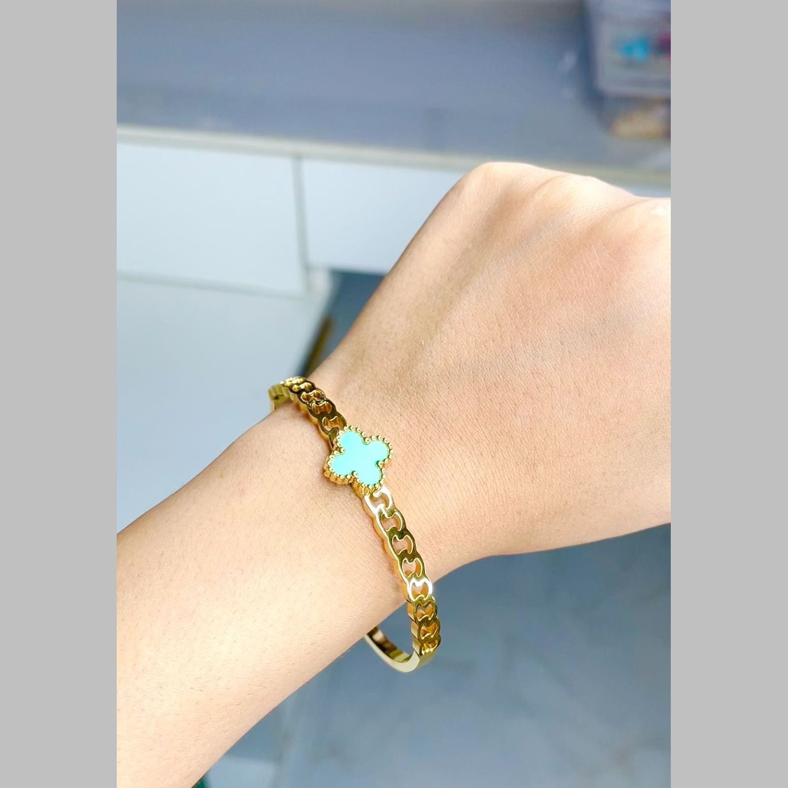 Black Clover Curb 18K Gold Stainless Steel Anti Tarnish Cuff Openable Kada Bangle for Women