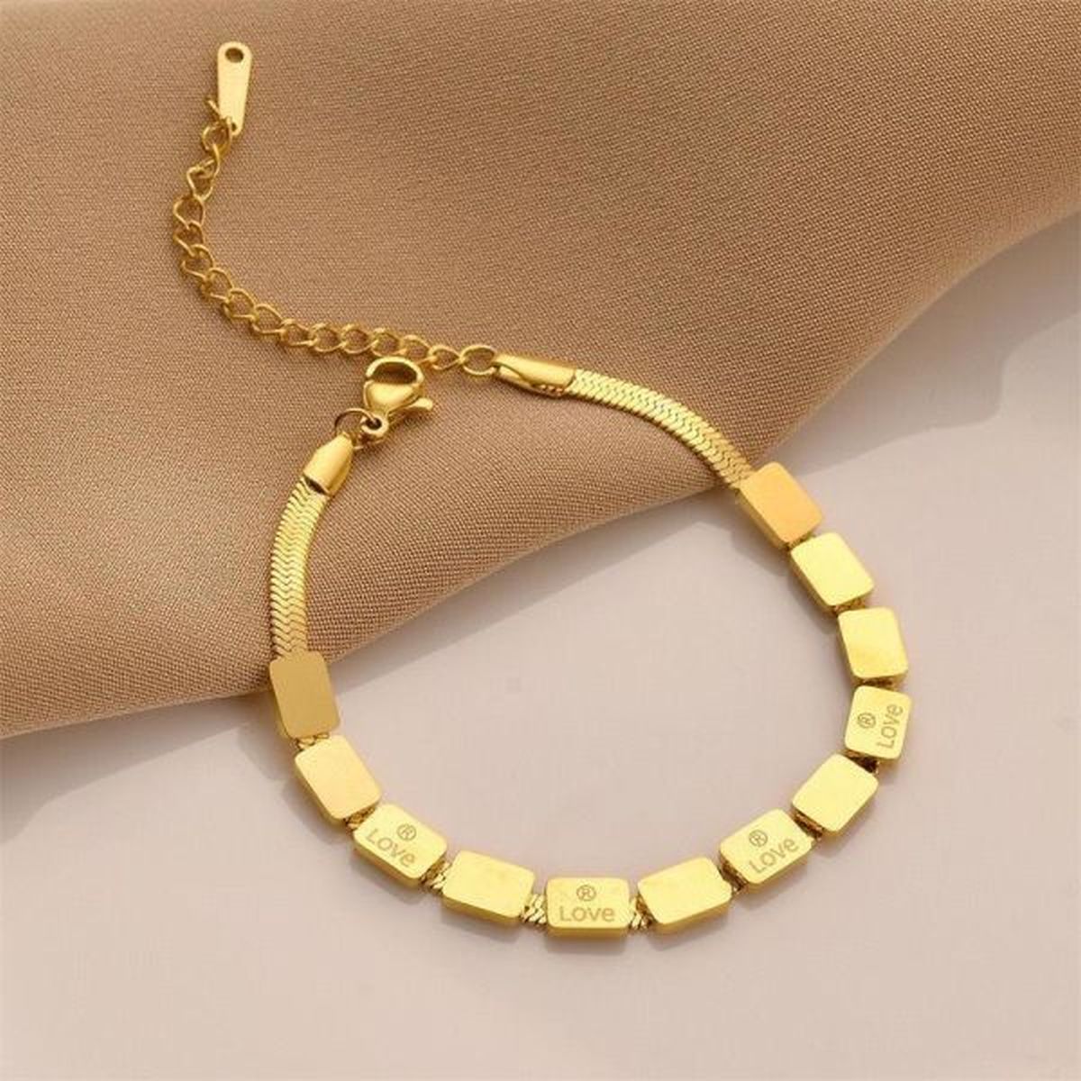 Love 18K Gold Stainless Steel Anti Tarnish Snake Chain Bracelet Bulk