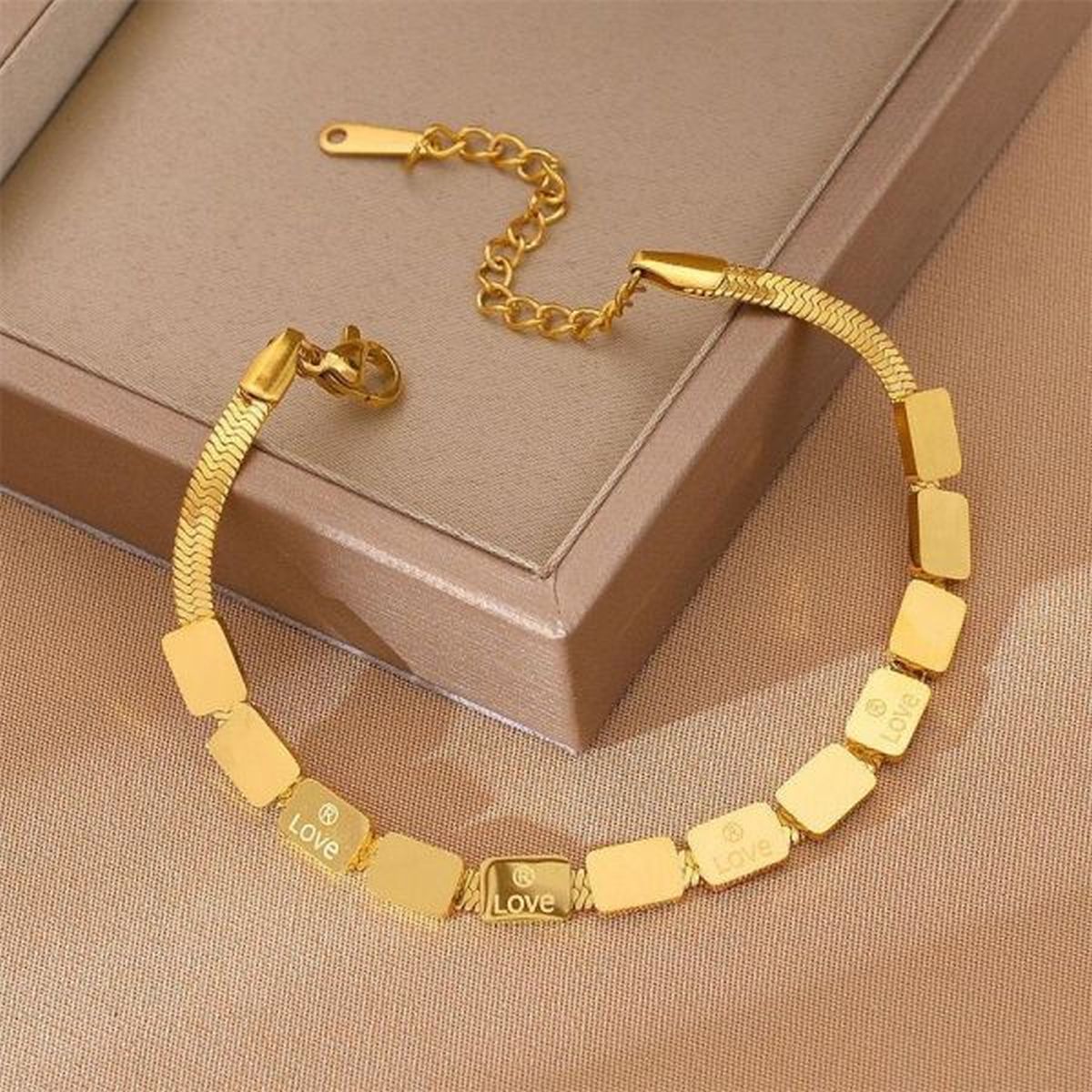 Love 18K Gold Stainless Steel Anti Tarnish Snake Chain Bracelet Bulk