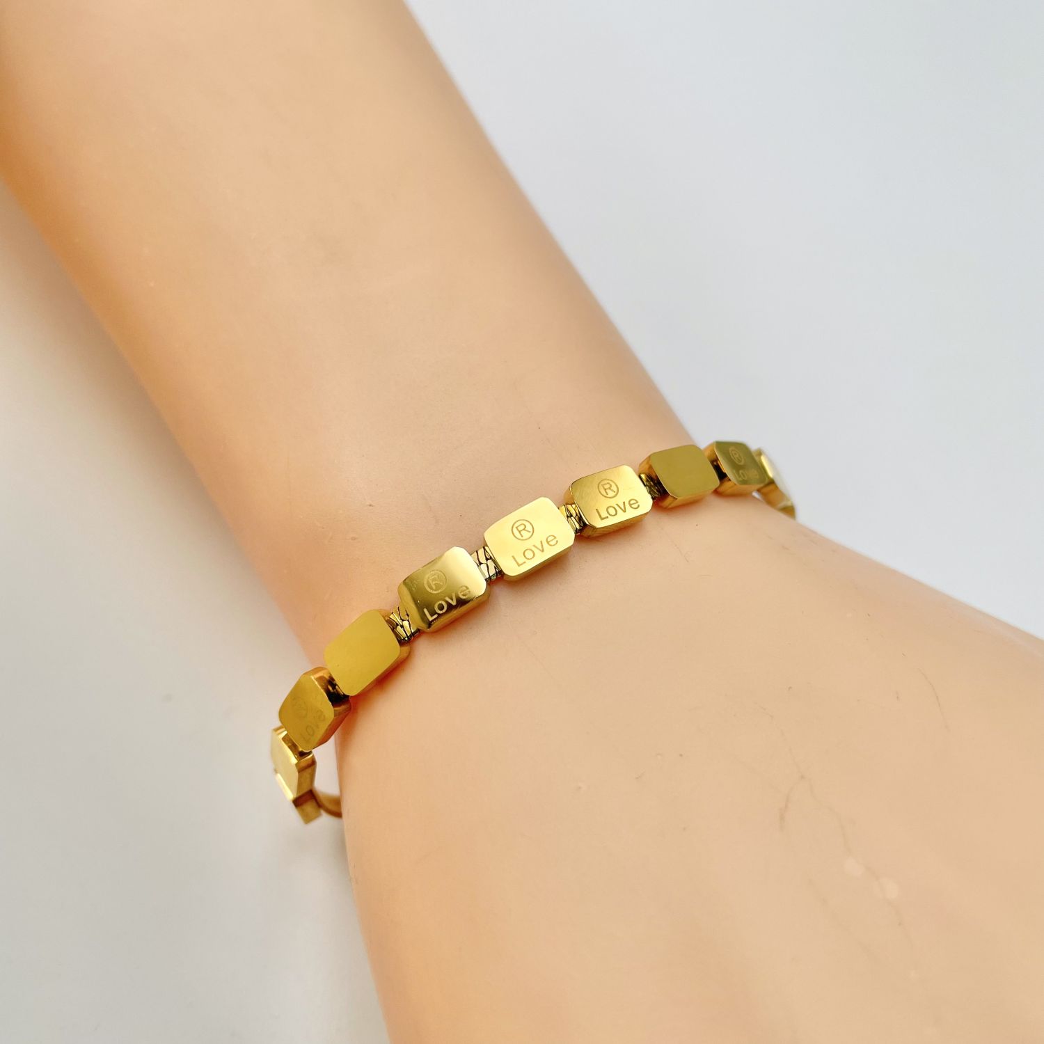 Love 18K Gold Stainless Steel Anti Tarnish Snake Chain Bracelet Bulk