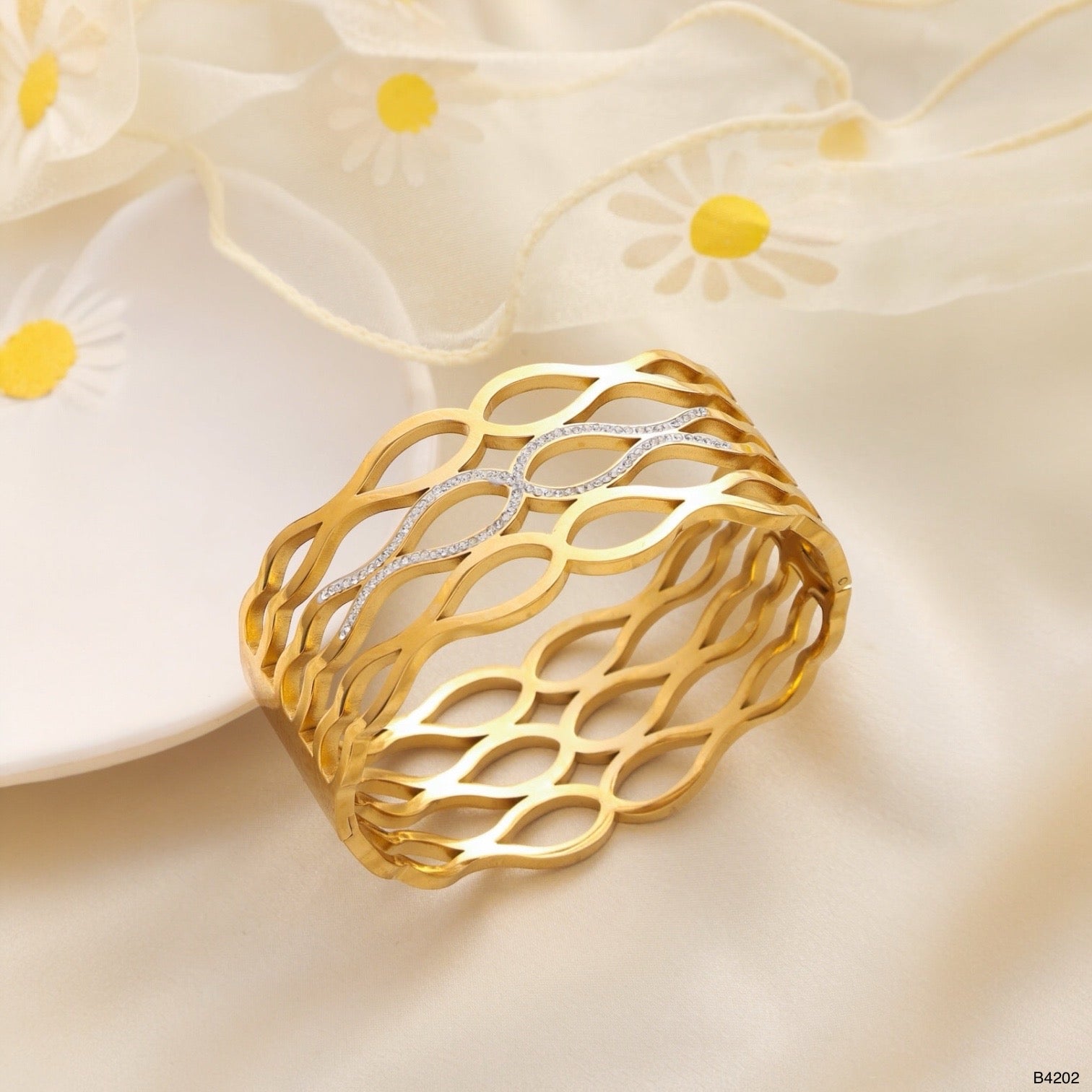 Fish Cubic Zirconia 18K Gold Anti Tarnish Openable Kada Bracelet Bulk Main image