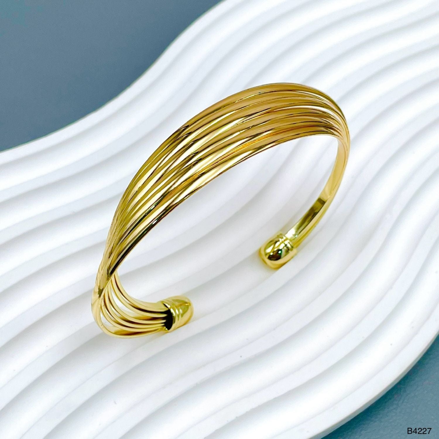 Layer 18K Gold Anti Tarnish Cuff Bracelet For Women Bulk Main image