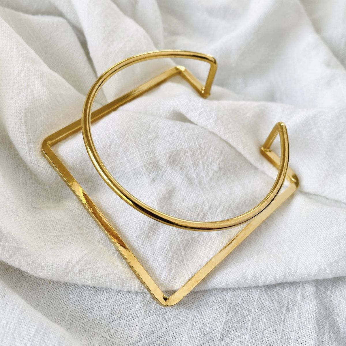 Square Round 18K Gold Anti Tarnish Cuff Bracelet For Women Bulk Main image