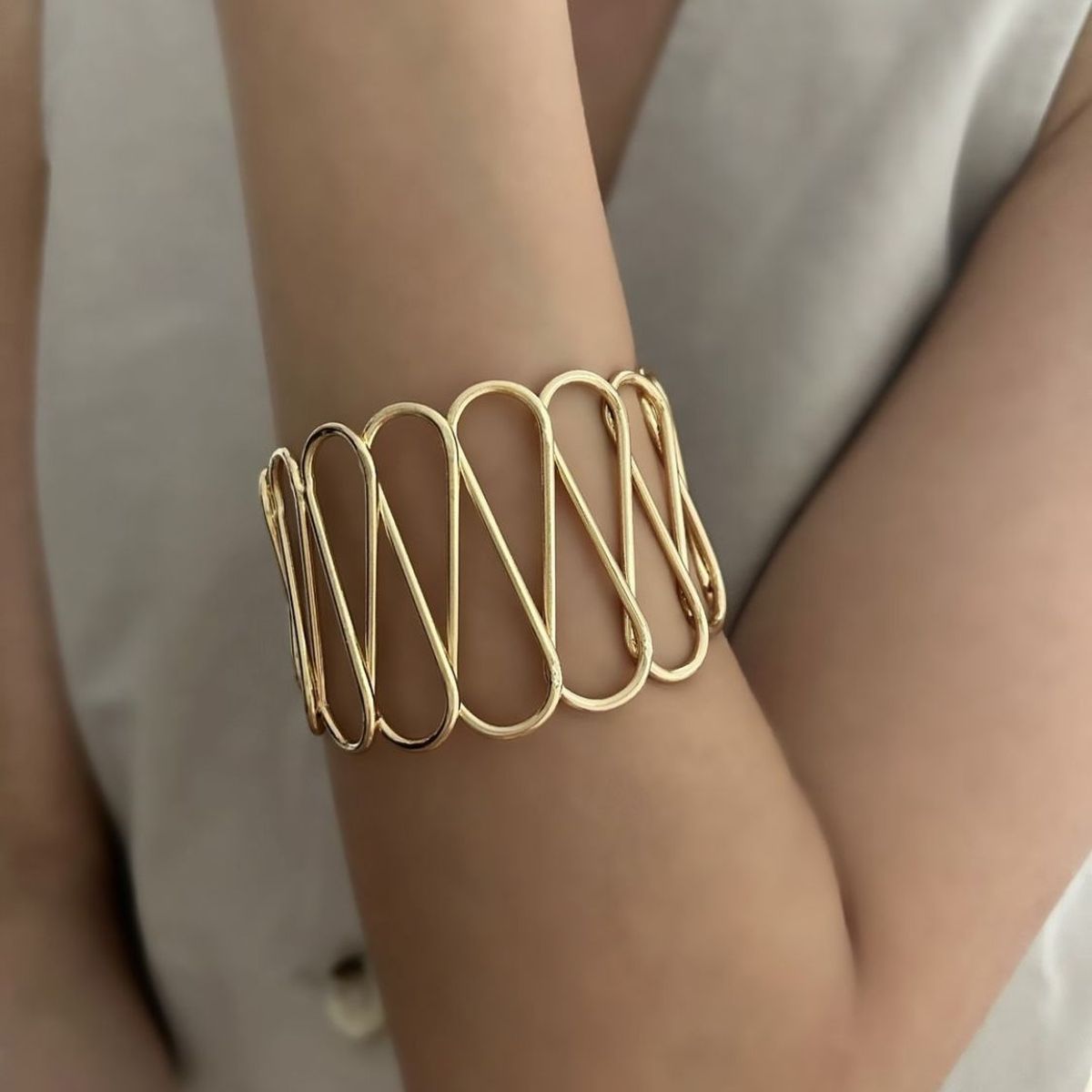 Big Drop Wave 18K Gold Anti Tarnish Cuff Bracelet For Women Bulk