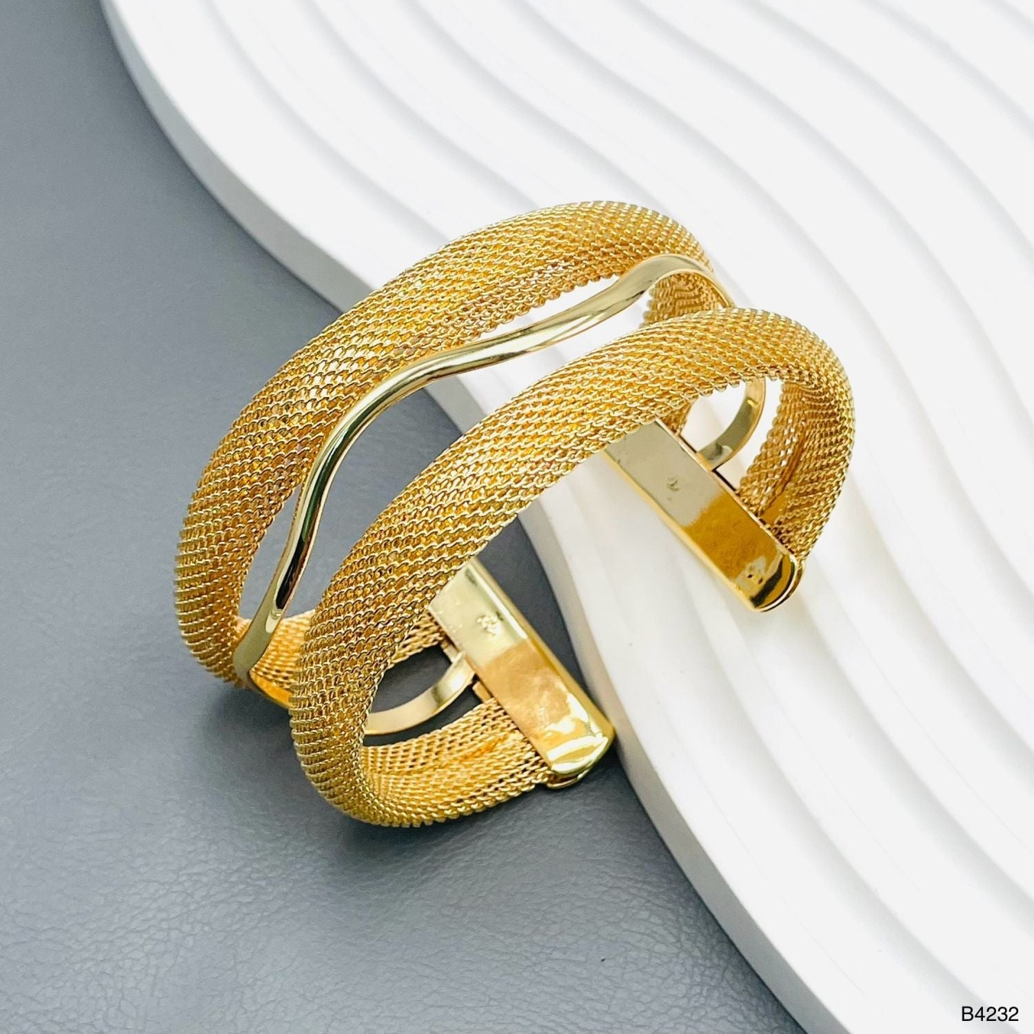Mesh Dual Layer 18K Gold Anti Tarnish Cuff Bracelet For Women Bulk Main image