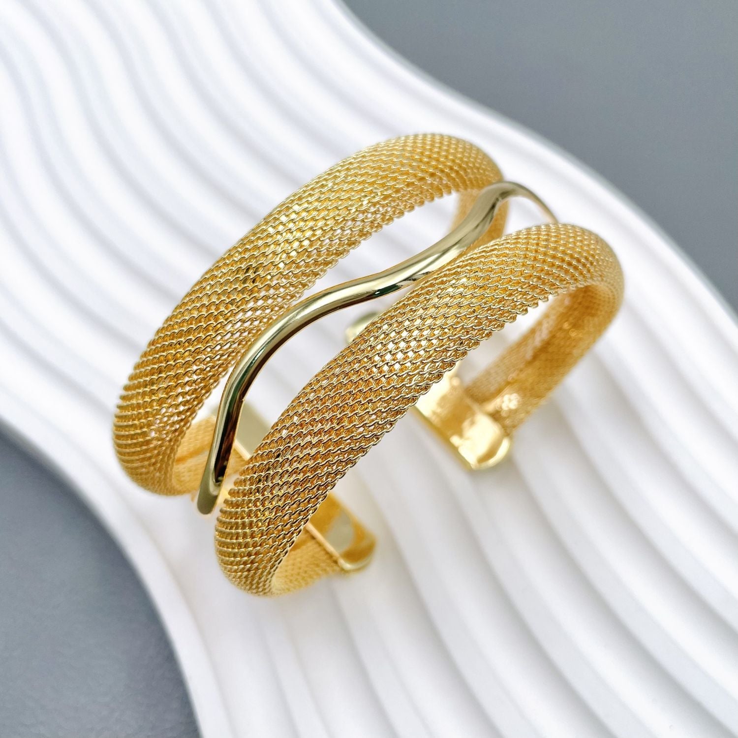Mesh Dual Layer 18K Gold Anti Tarnish Cuff Bracelet For Women Bulk