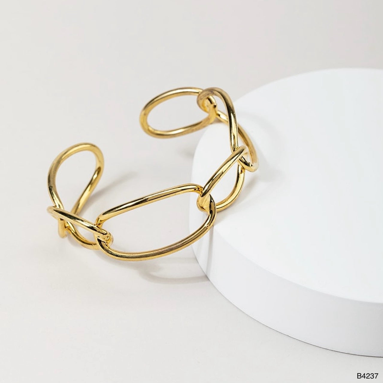 Big Links 18K Gold Anti Tarnish Cuff Bracelet For Women Bulk