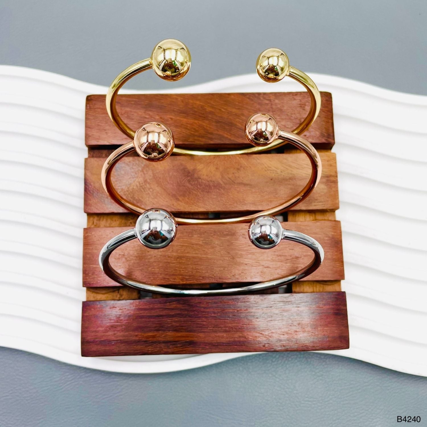 Ball Glossy 18K Gold Silver Rose Gold Anti Tarnish Cuff Bracelet Set Pack of 3 For Women Secondary image