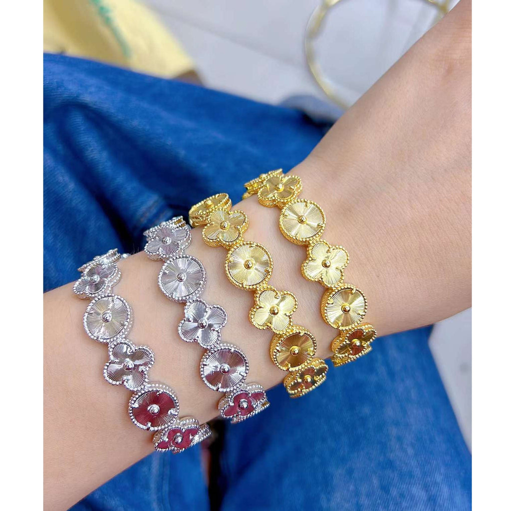 Glossy Flower Clover 18K Gold Anti Tarnish Cuff For Women Bulk