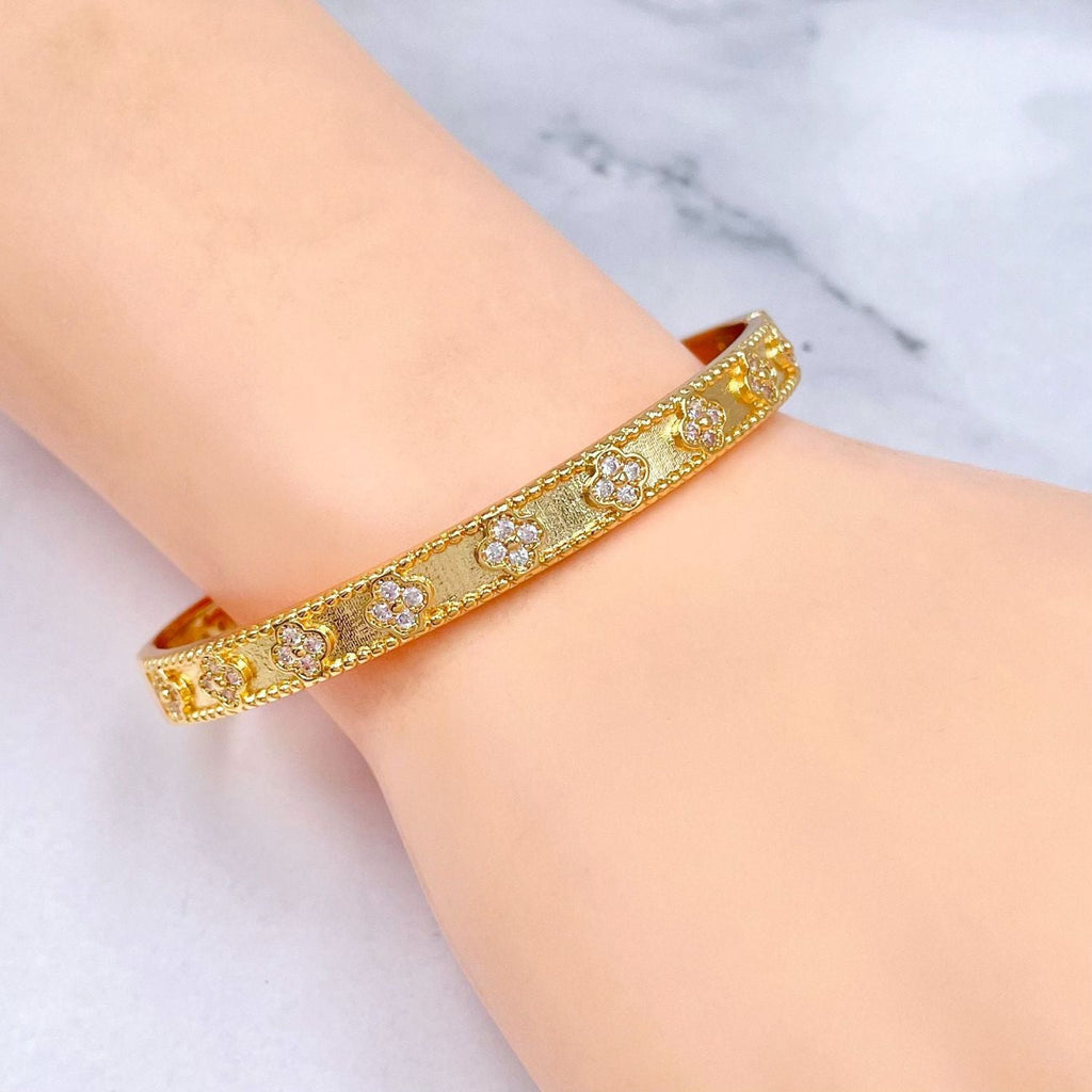 Clover Flower 18K Gold Cubic Zirconia Anti Tarnish Kada Bracelet Bulk