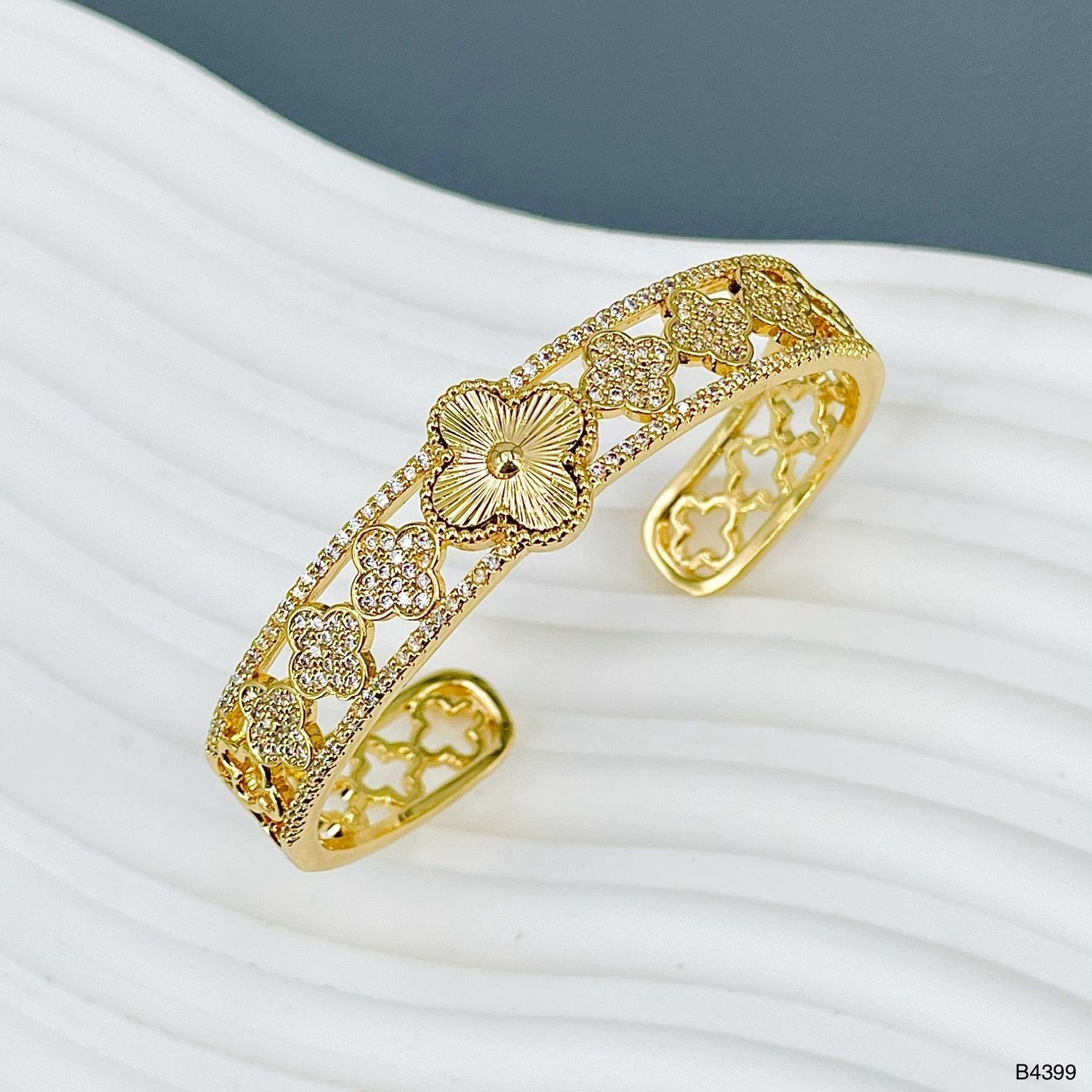 Clover Flower 18K Gold Cubic Zirconia Anti Tarnish Cuff Bracelet Bulk