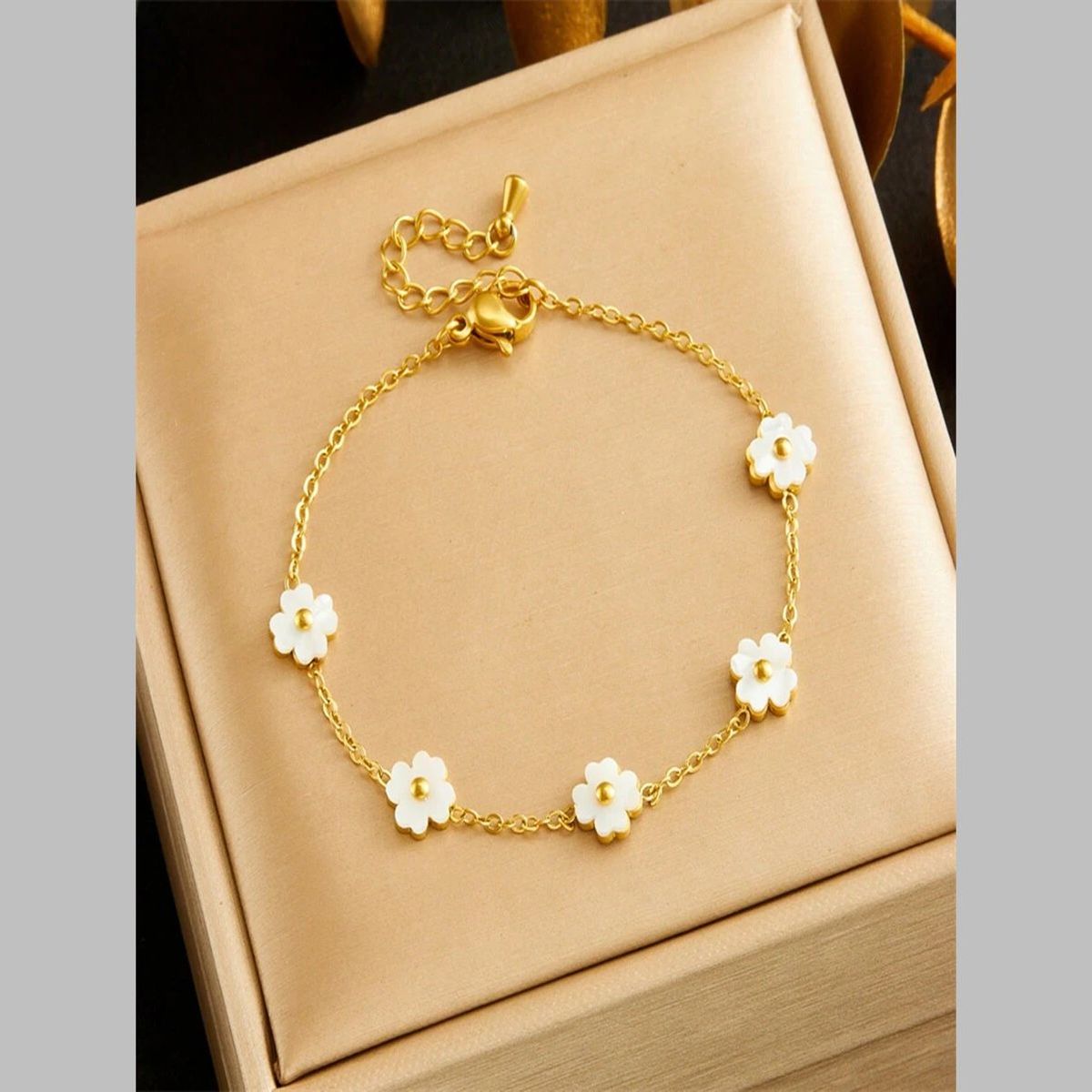 Flower Mother Of Pearl White 18K Gold Stainless Steel Anti Tarnish Link Chain Bracelet For Women