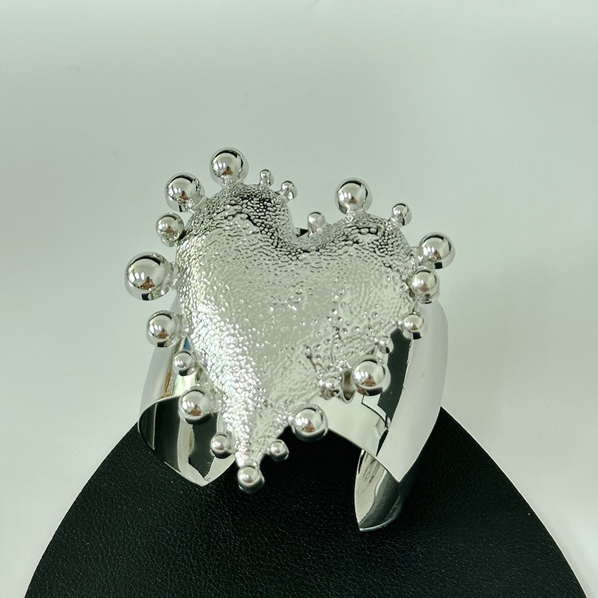 Love Heart 18K Gold Cuff Kada Bracelet For Women Bulk