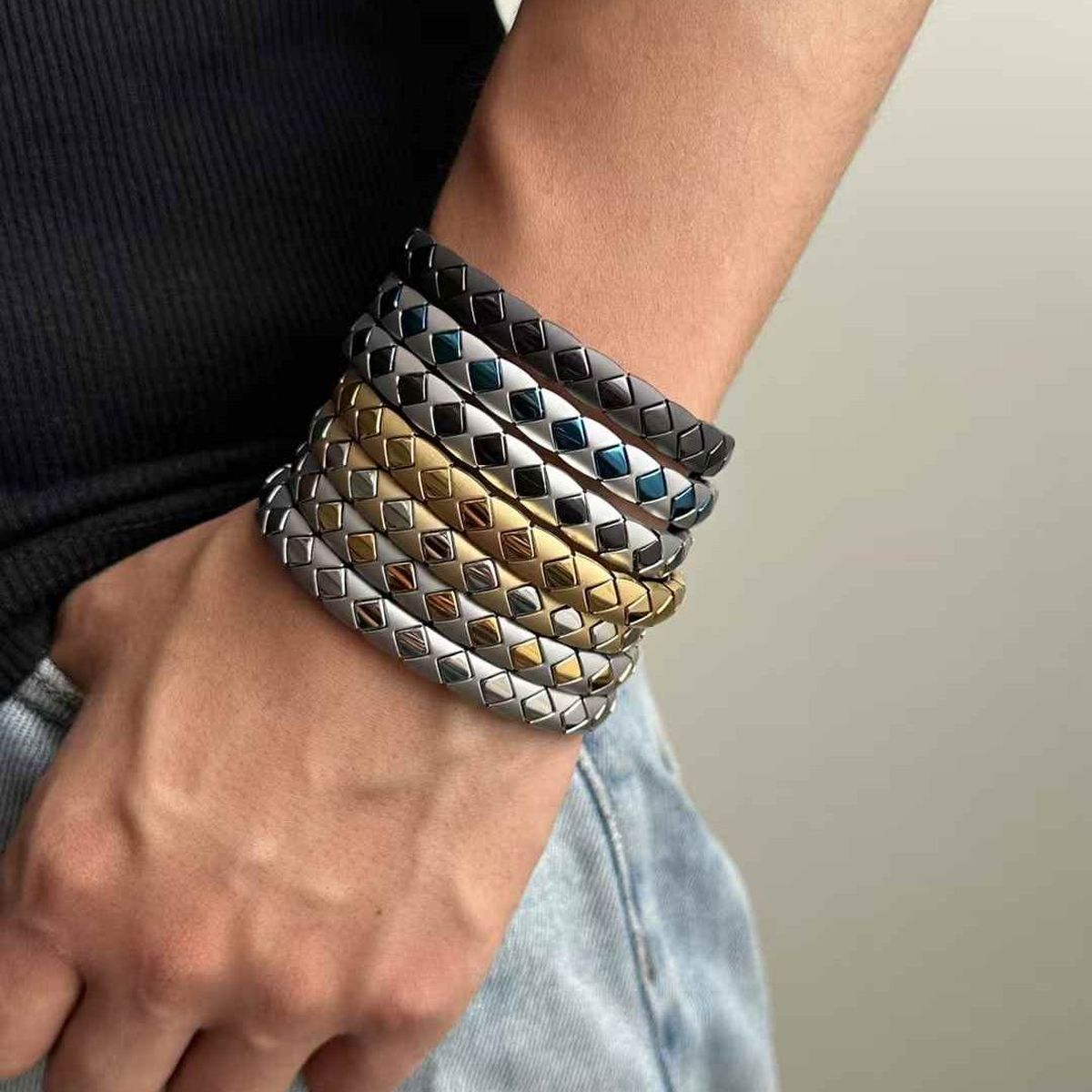 Square Shape On Surface Black Stainless Steel Anti Tarnish Stackable Bracelet For Men