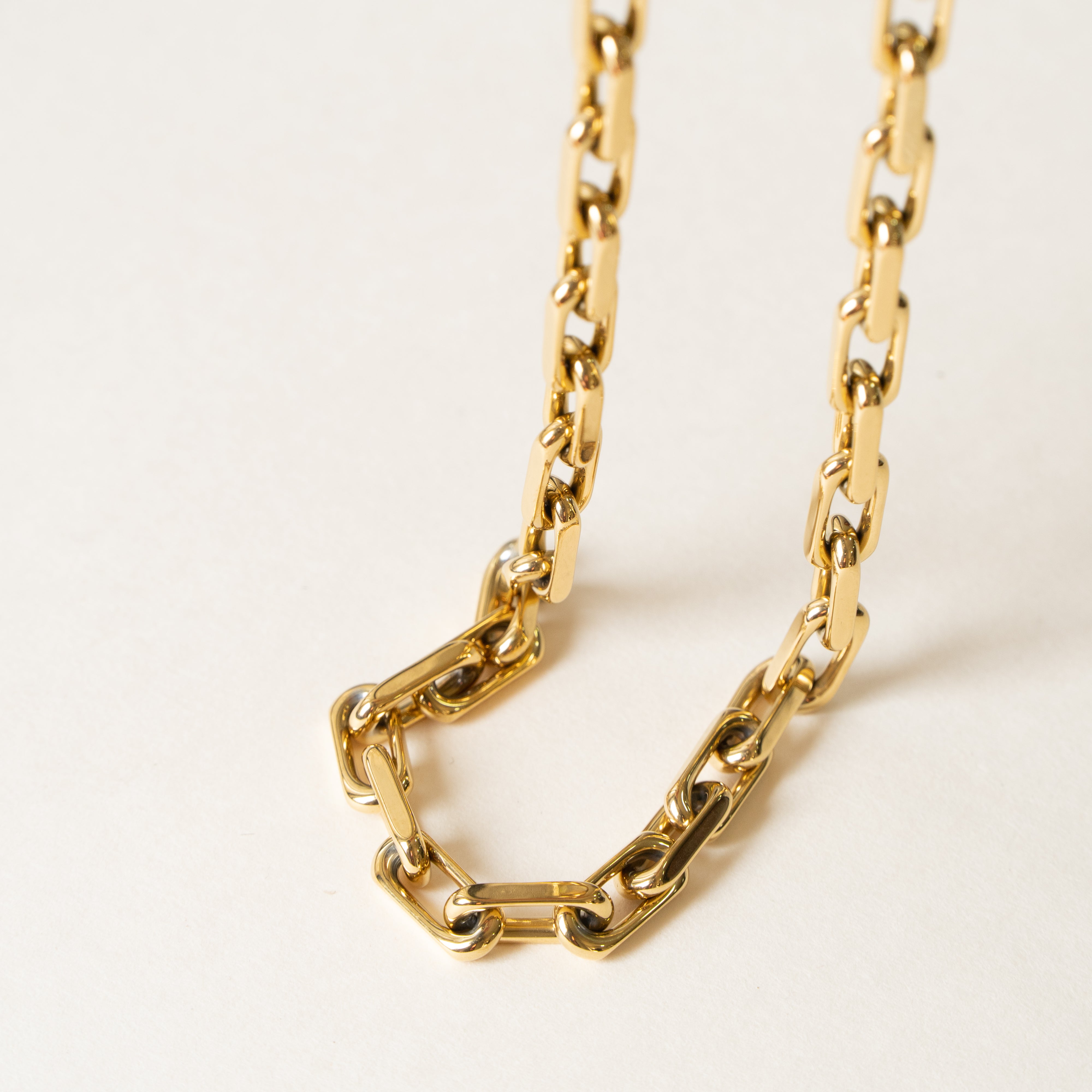 Bold Glossy 18K Gold Stainless Steel Anti Tarnish Chain For Women Secondary image