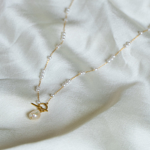 Toggle Pearl White 18K Gold Stainless Steel Anti Tarnish Necklace Bulk Secondary image