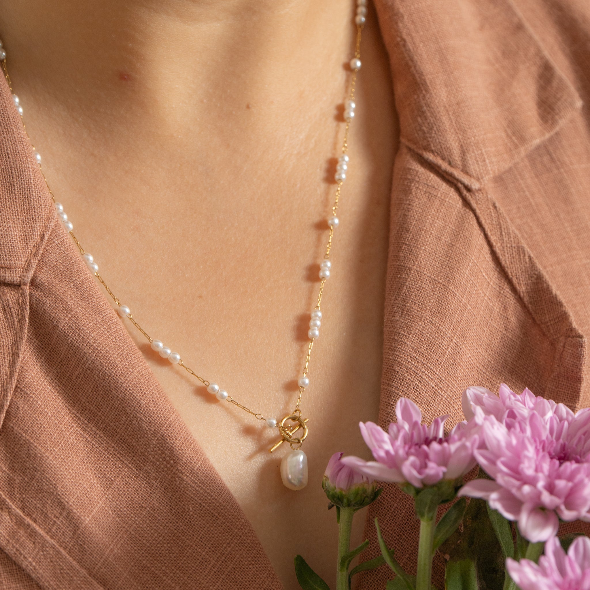 Toggle Pearl White 18K Gold Stainless Steel Anti Tarnish Necklace Bulk