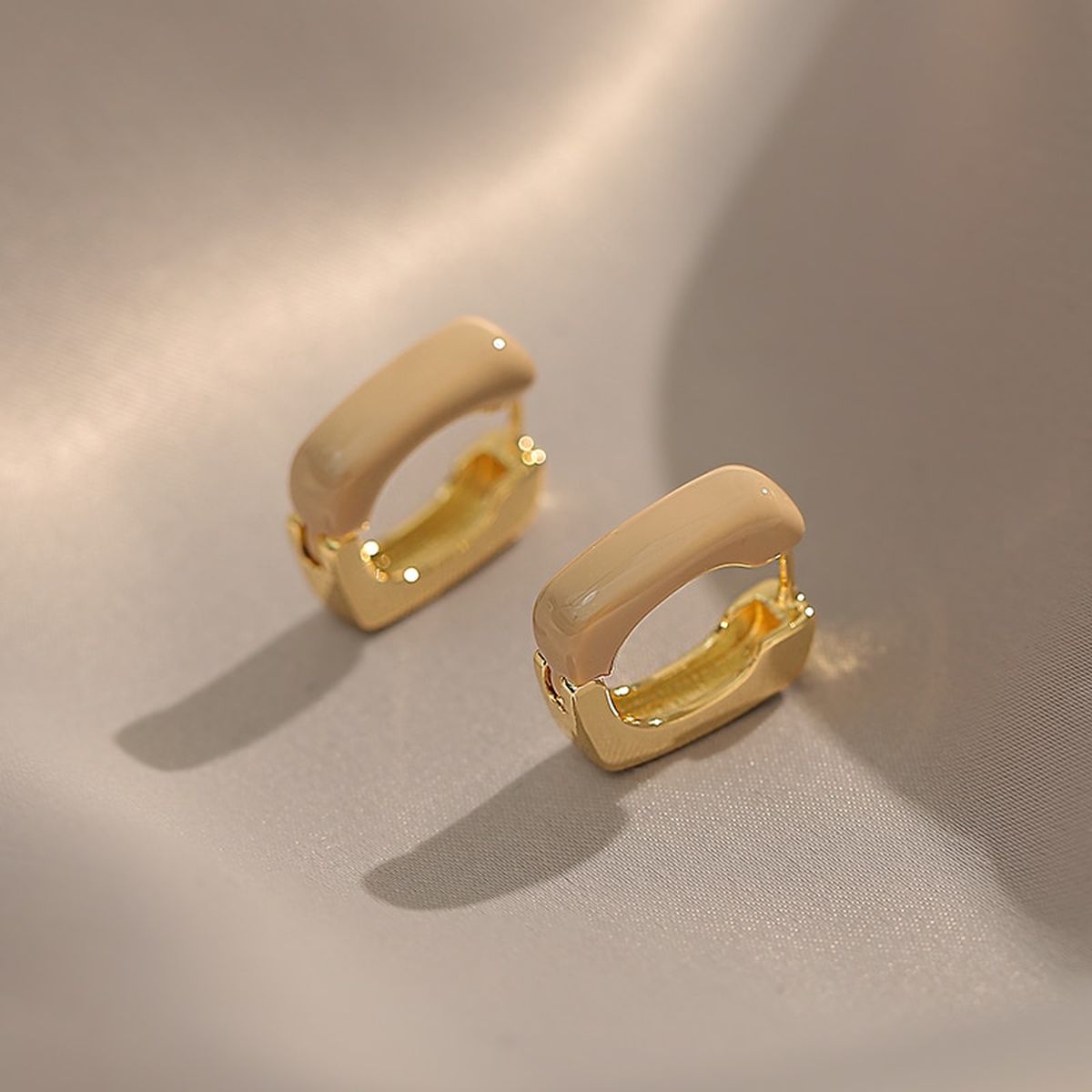 White Enamel Square 18K Gold Copper Stud Hoop Earring For Women Bulk