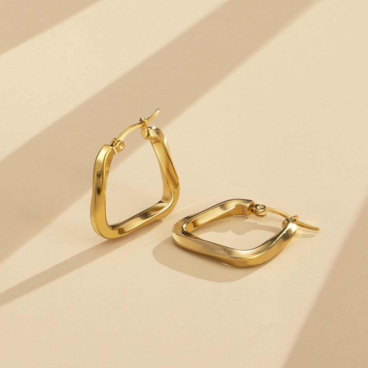 3D Triangle Copper 18K Gold Hoop Bali Earring For Women Bulk Main image