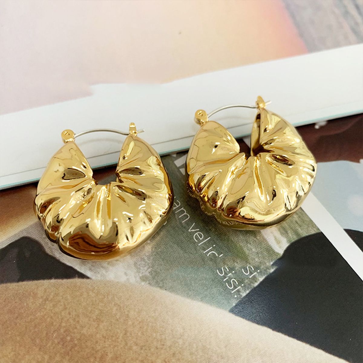 Beaten 18K Glossy Gold Anti Tarnish Copper Hoop Bali Earring Bulk Main image