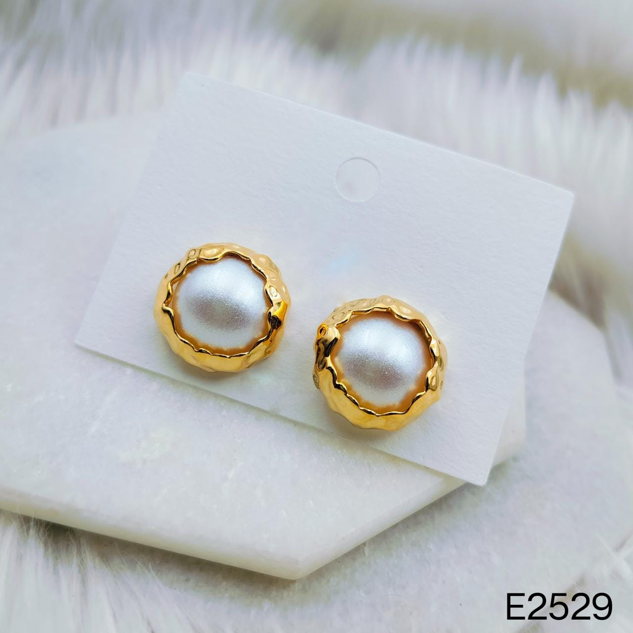 Wrapped Beaten 18K Gold Pearl Stud Earring For Women Bulk