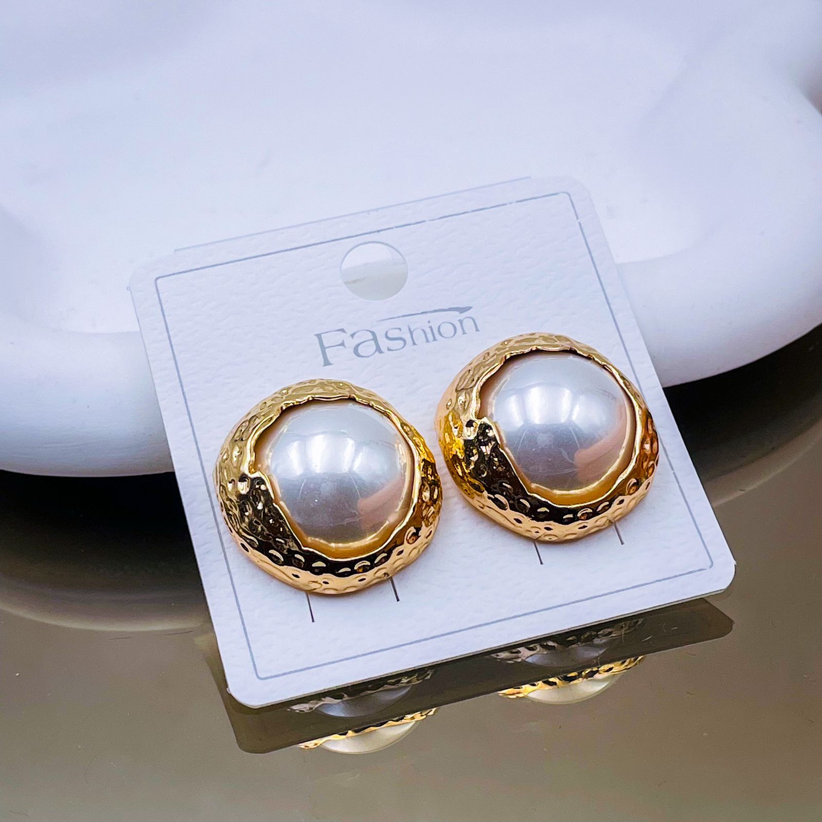 Wrapped Beaten 18K Gold Pearl Stud Earring For Women Bulk Main image