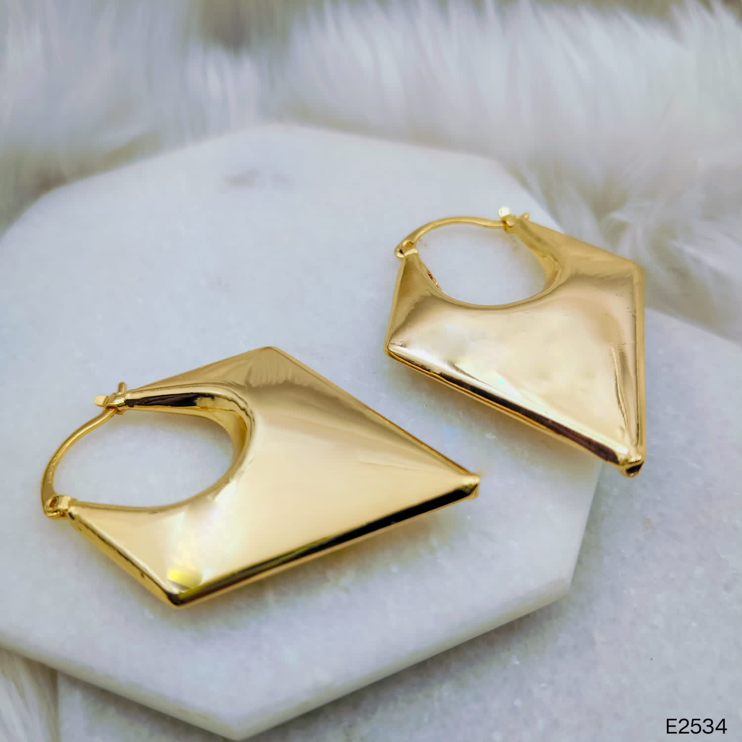 Triangle 3D 18K Gold Anti Tarnish Glossy Hoop Earring For Women Bulk Main image