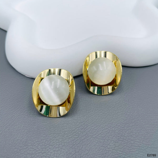 Oval Shiny White 18K Gold Pearl Copper Anti Tarnish Stud Earring Bulk Main image