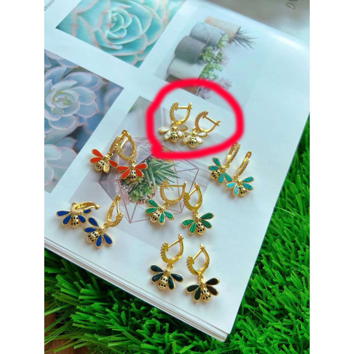 White Honey Bee 18K Gold Dangling Earring For Women Bulk Main image