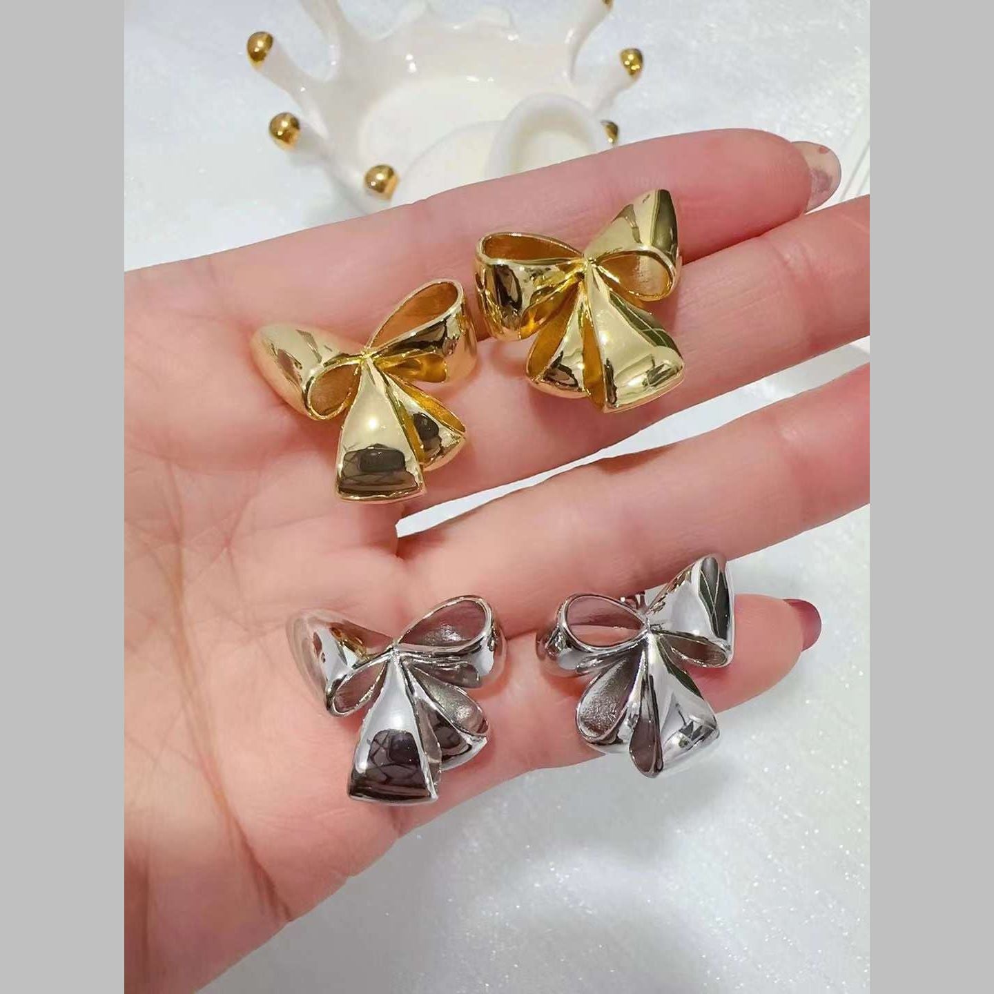 Ribbon Glossy 18K Gold Anti Tarnish Stud Earring For Women Bulk