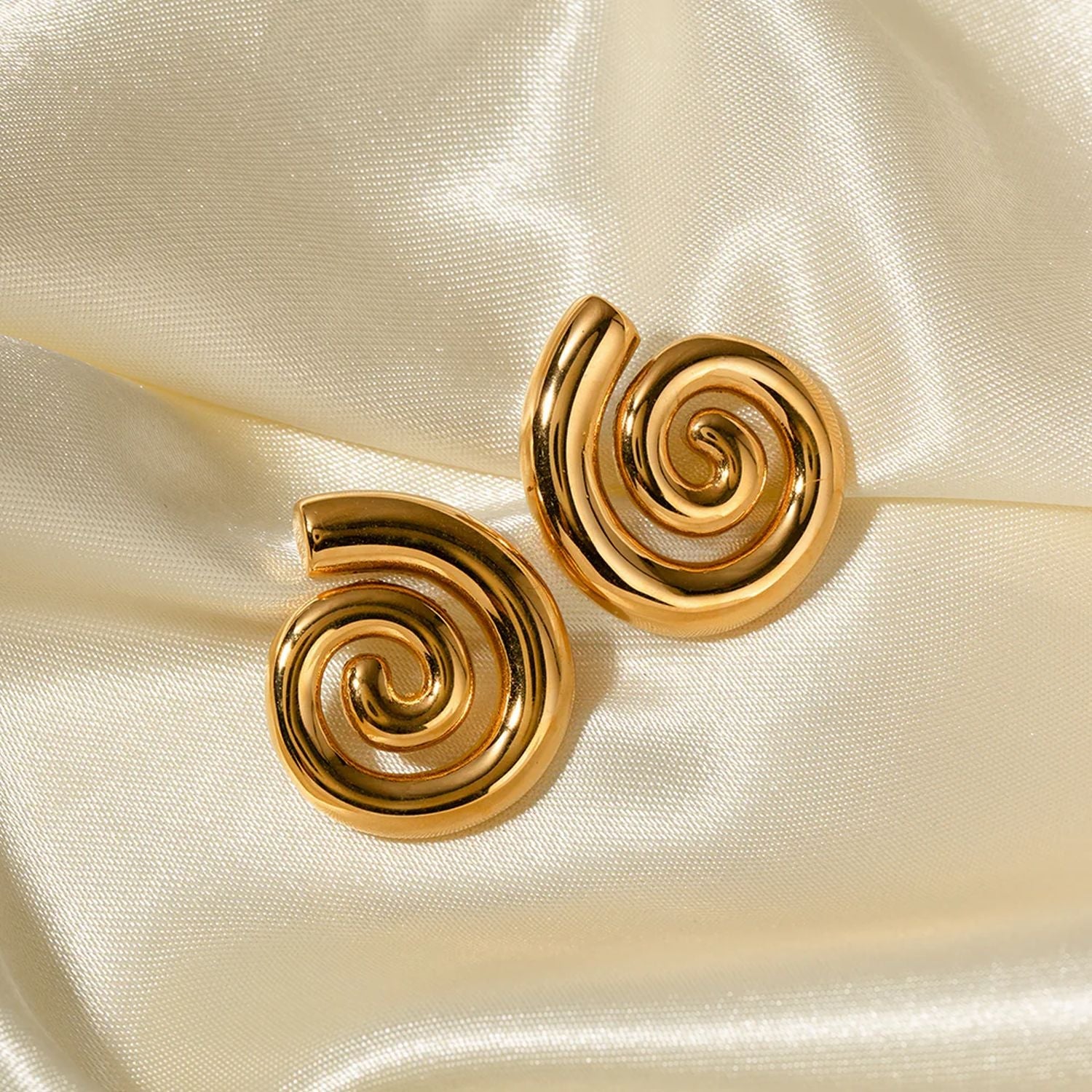 Spiral 18K Gold Stainless Steel Anti Tarnish Stud Earring Women Bulk