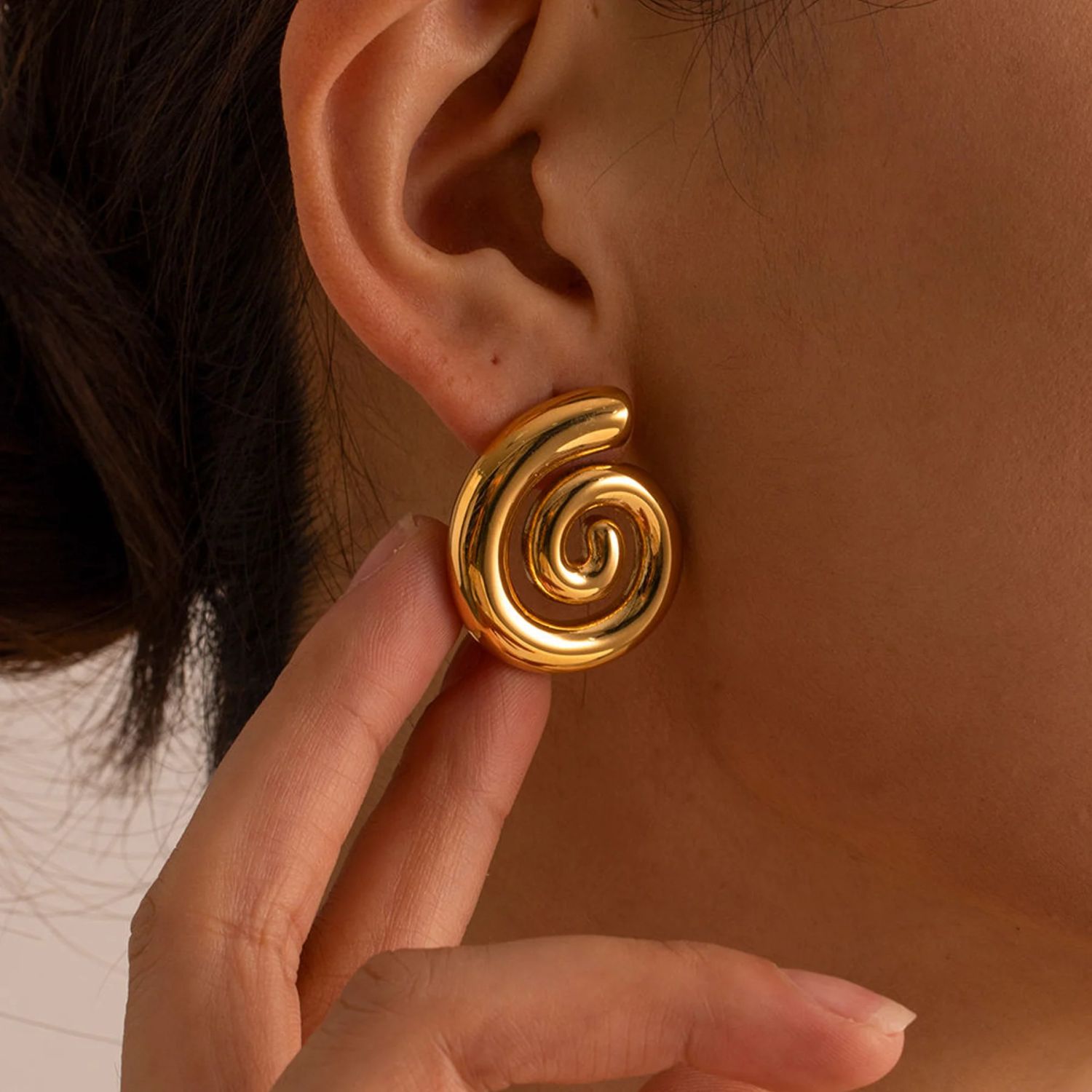 Spiral 18K Gold Stainless Steel Anti Tarnish Stud Earring Women Bulk