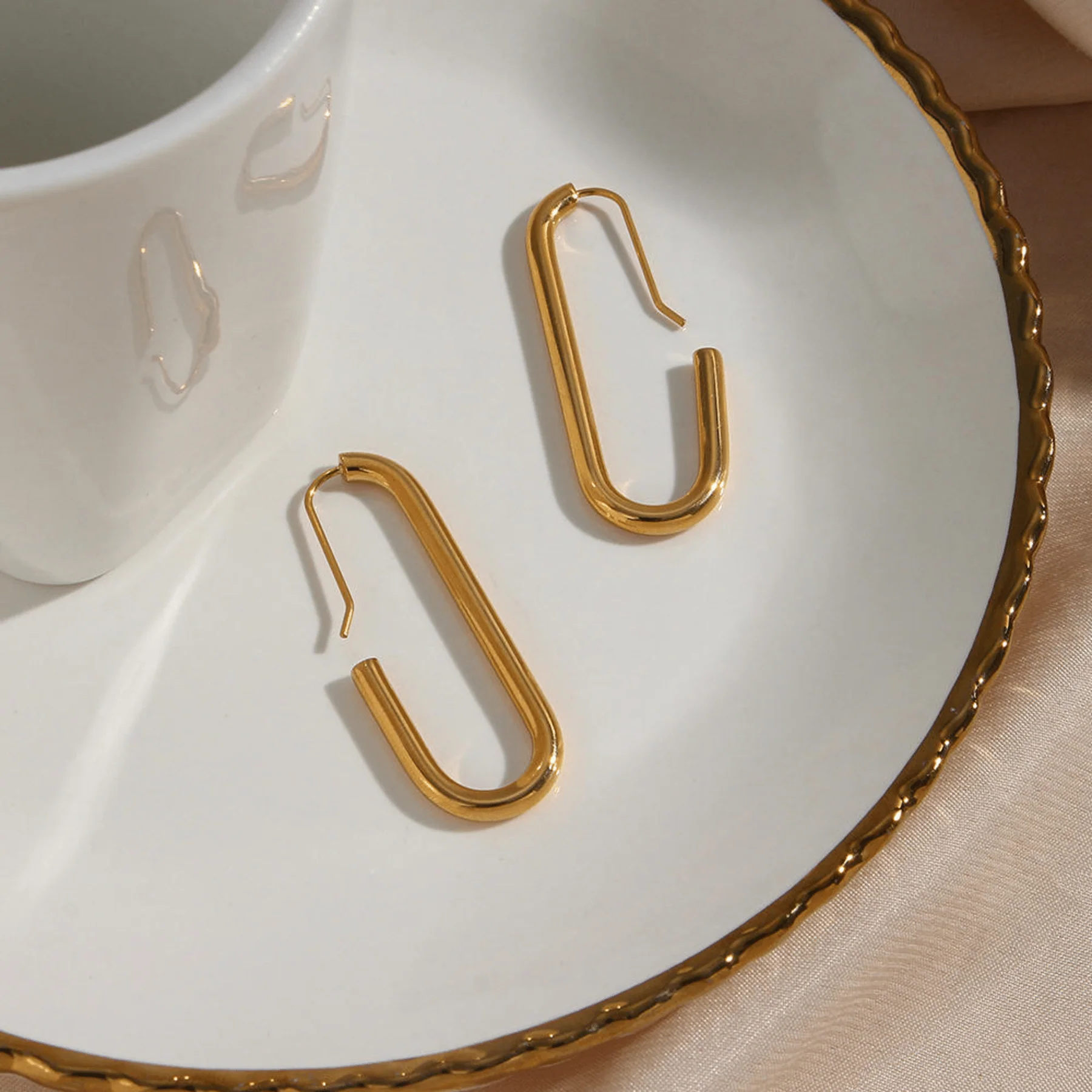 Simple Oval 18K Gold Stainless Steel Anti Tarnish Hoop Earring Bulk Secondary image