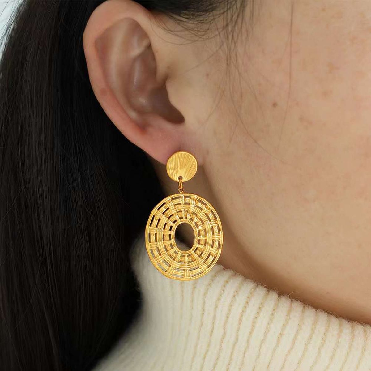 Oval Filigree 18K Gold Anti Tarnish Dangler Earring For Women Bulk