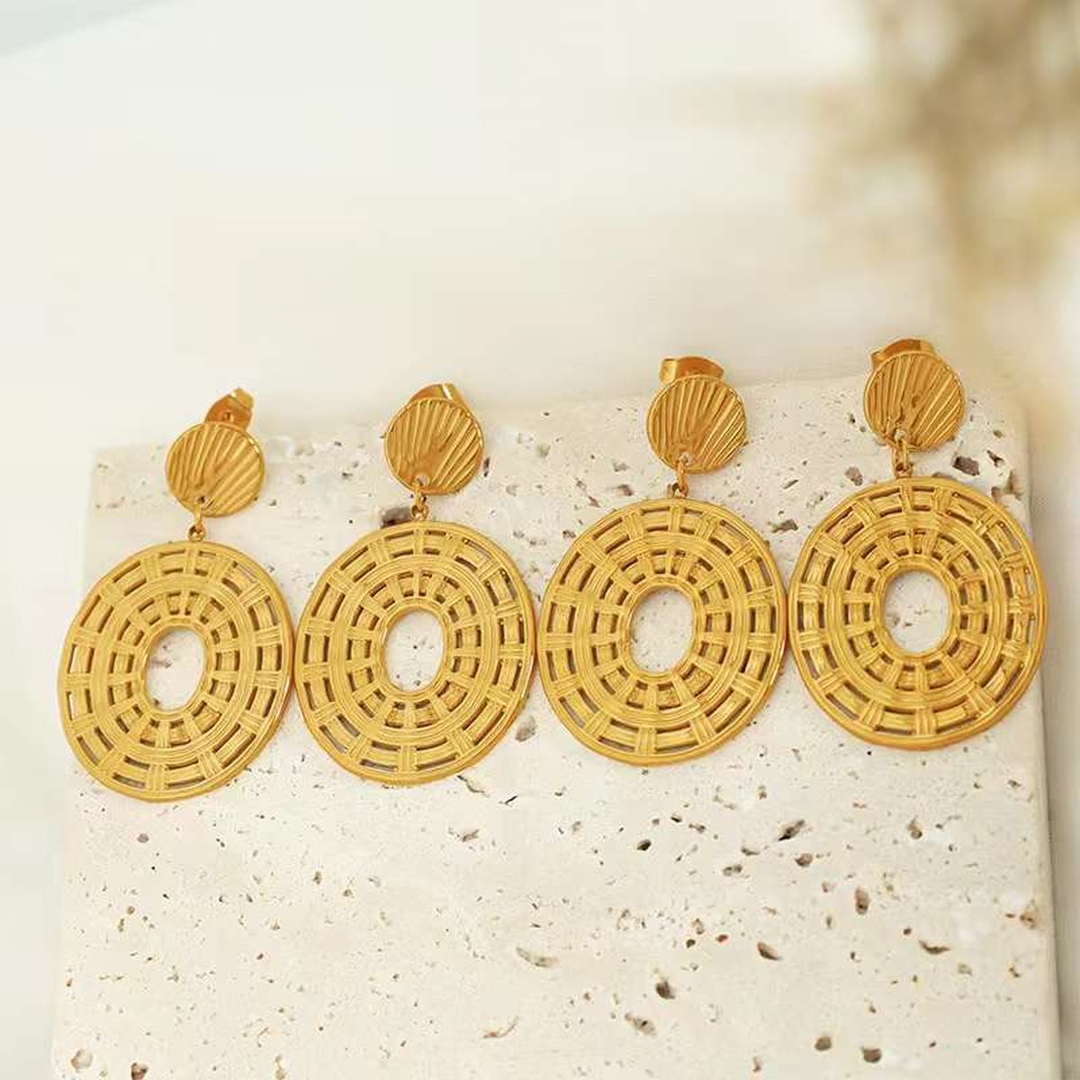 Oval Filigree 18K Gold Anti Tarnish Dangler Earring For Women Bulk