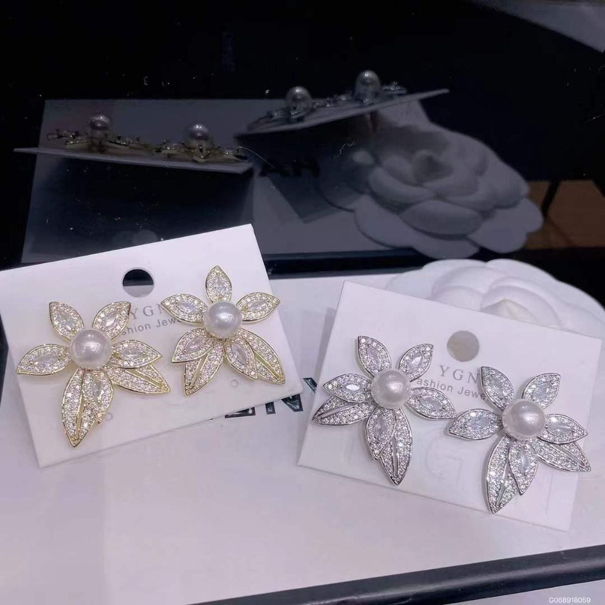 Flower Leaf 18K Gold White CZ Pearl Anti Tarnish Stud Earring Bulk Main image