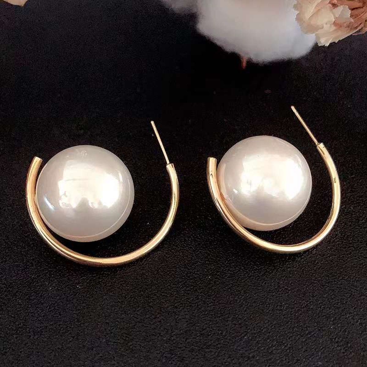 Stylish Pearl White 18K Gold Anti Tarnish Drop Hoop For Women Bulk
