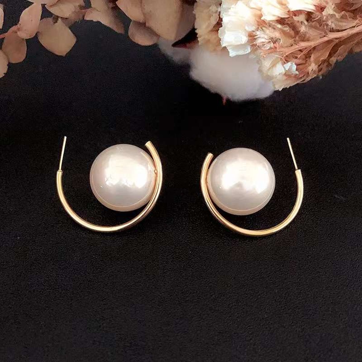 Stylish Pearl White 18K Gold Anti Tarnish Drop Hoop For Women Bulk