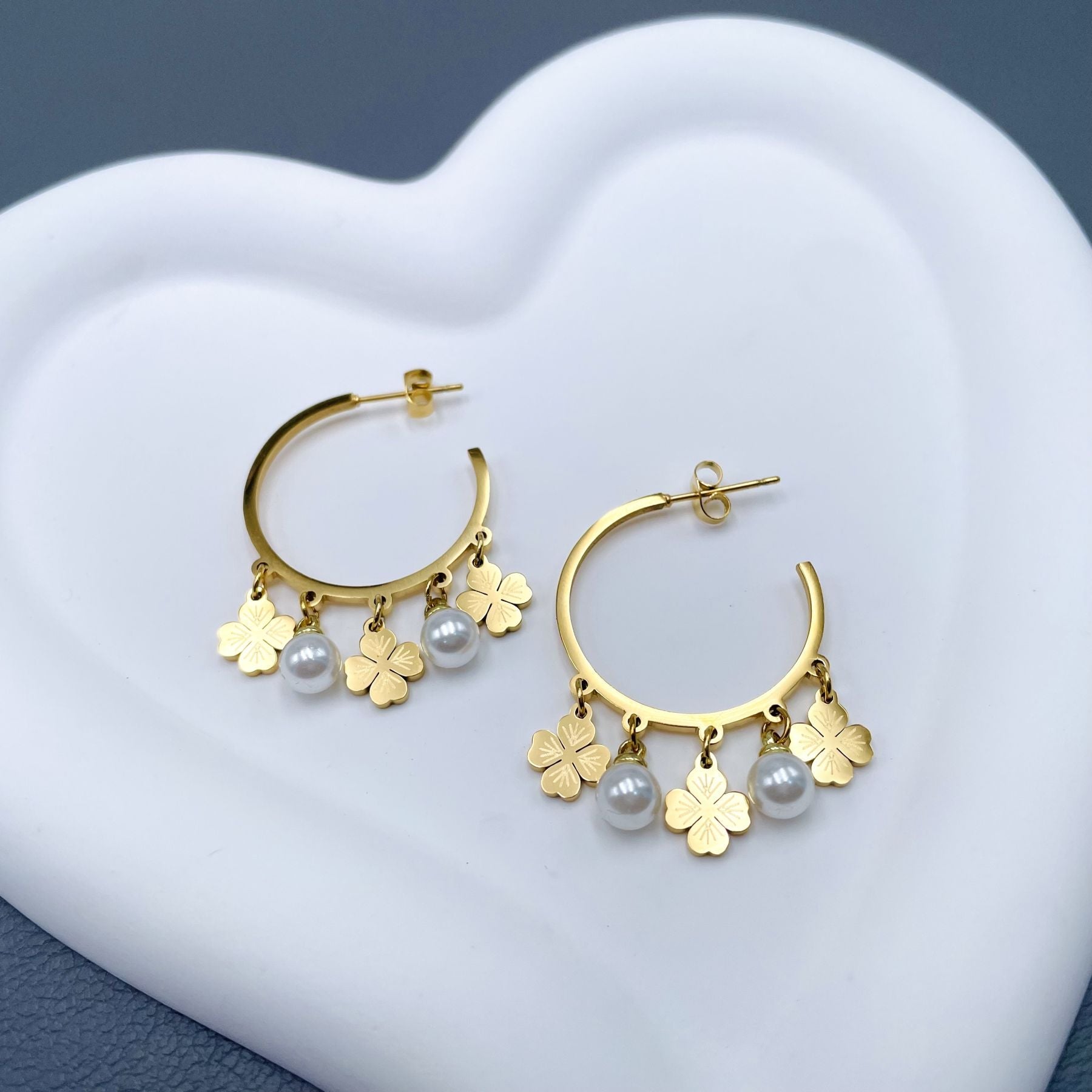 Clover Flower Pearl Stainless Steel White 18K Gold Anti Tarnish Hoop Earring For Women Main image