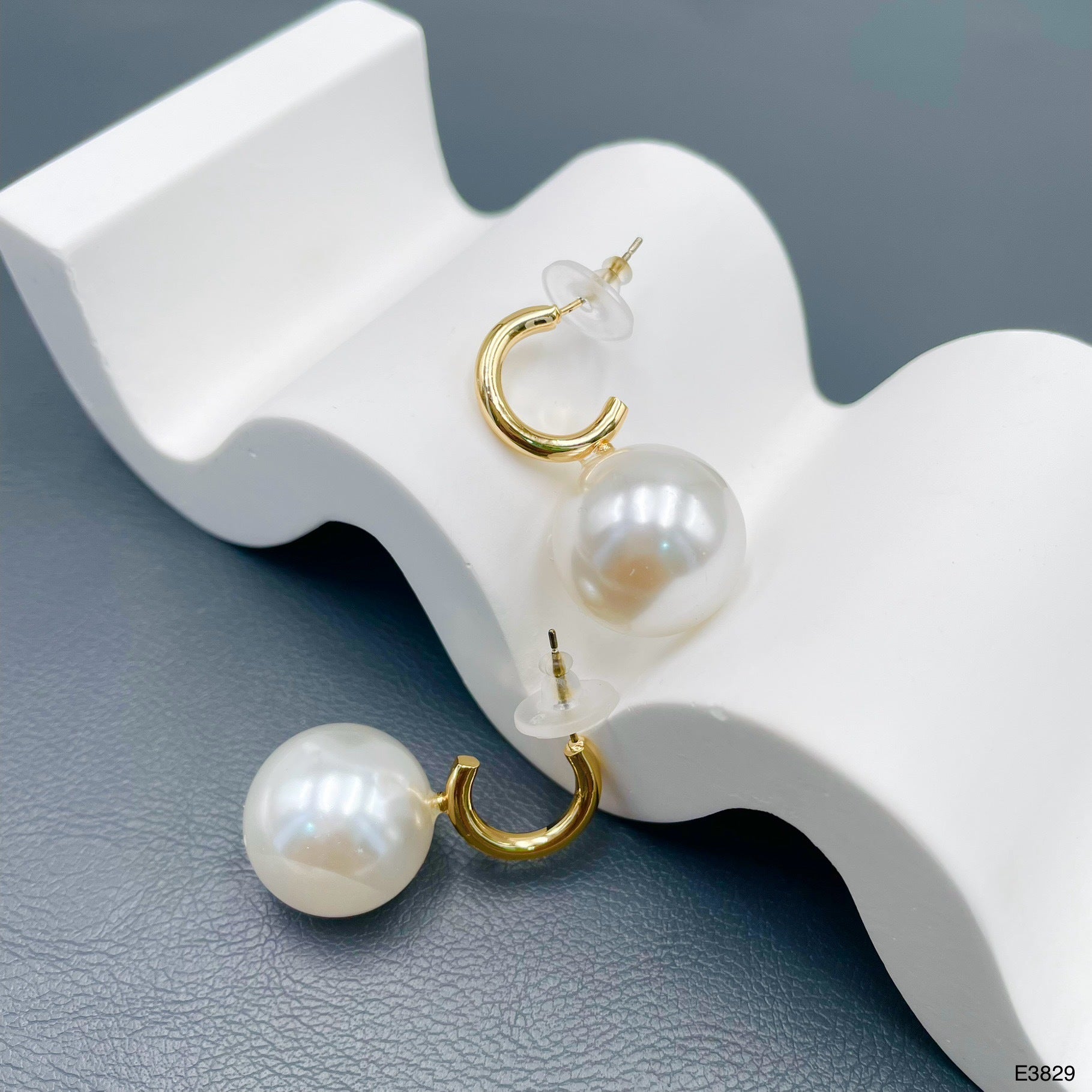 Casual Pearl White 18K Gold Anti Tarnish Drop Hoop Earring Women Bulk
