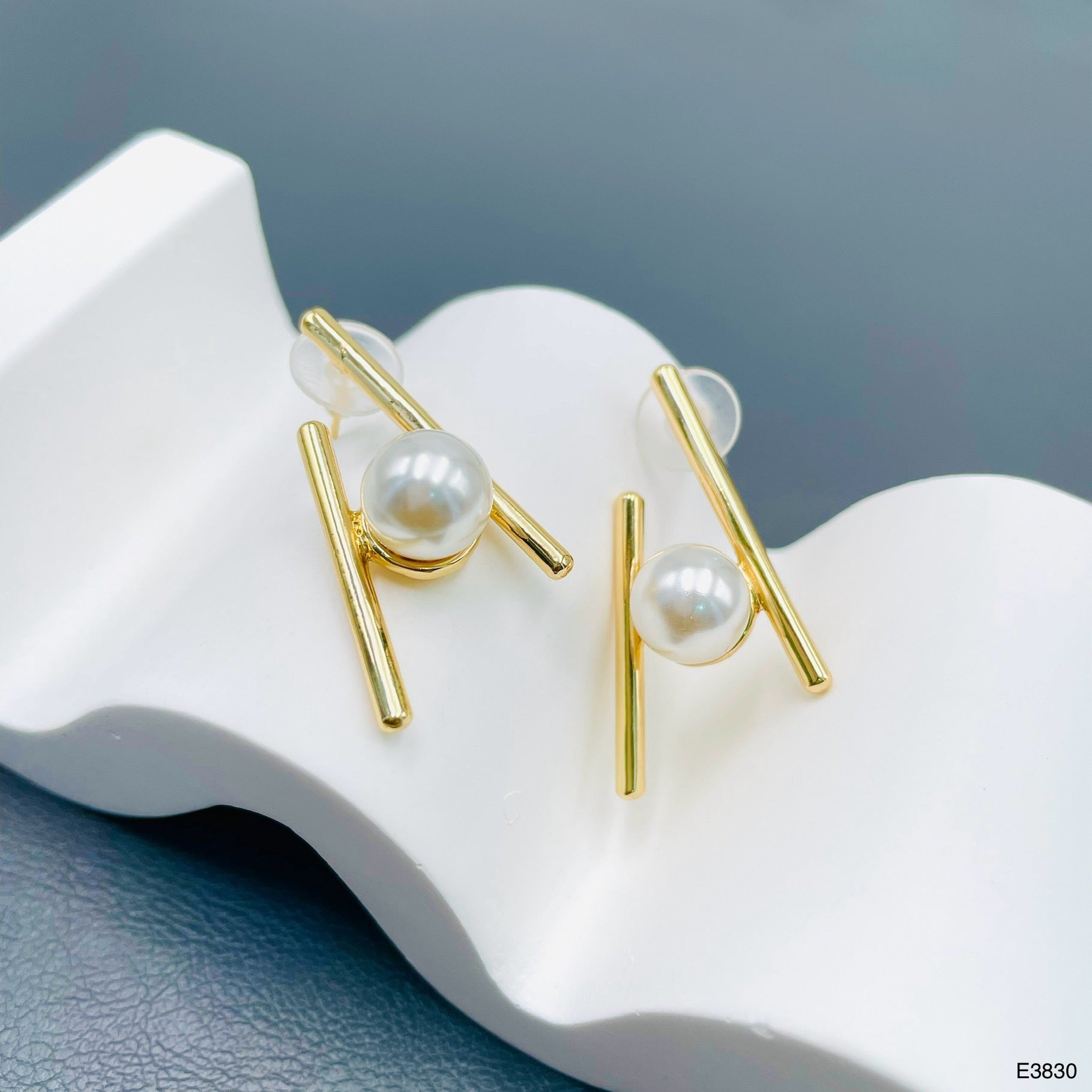 Casual Pearl White 18K Gold Anti Tarnish Stud Earring For Women Bulk