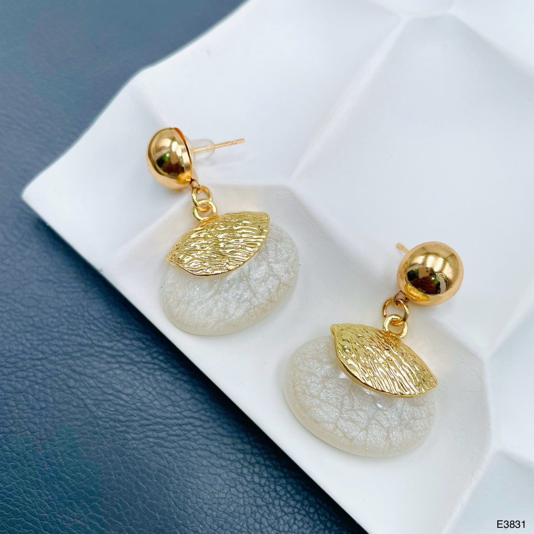 Mother Of Pearl White 18K Gold Anti Tarnish Dangler Earring Women Main image