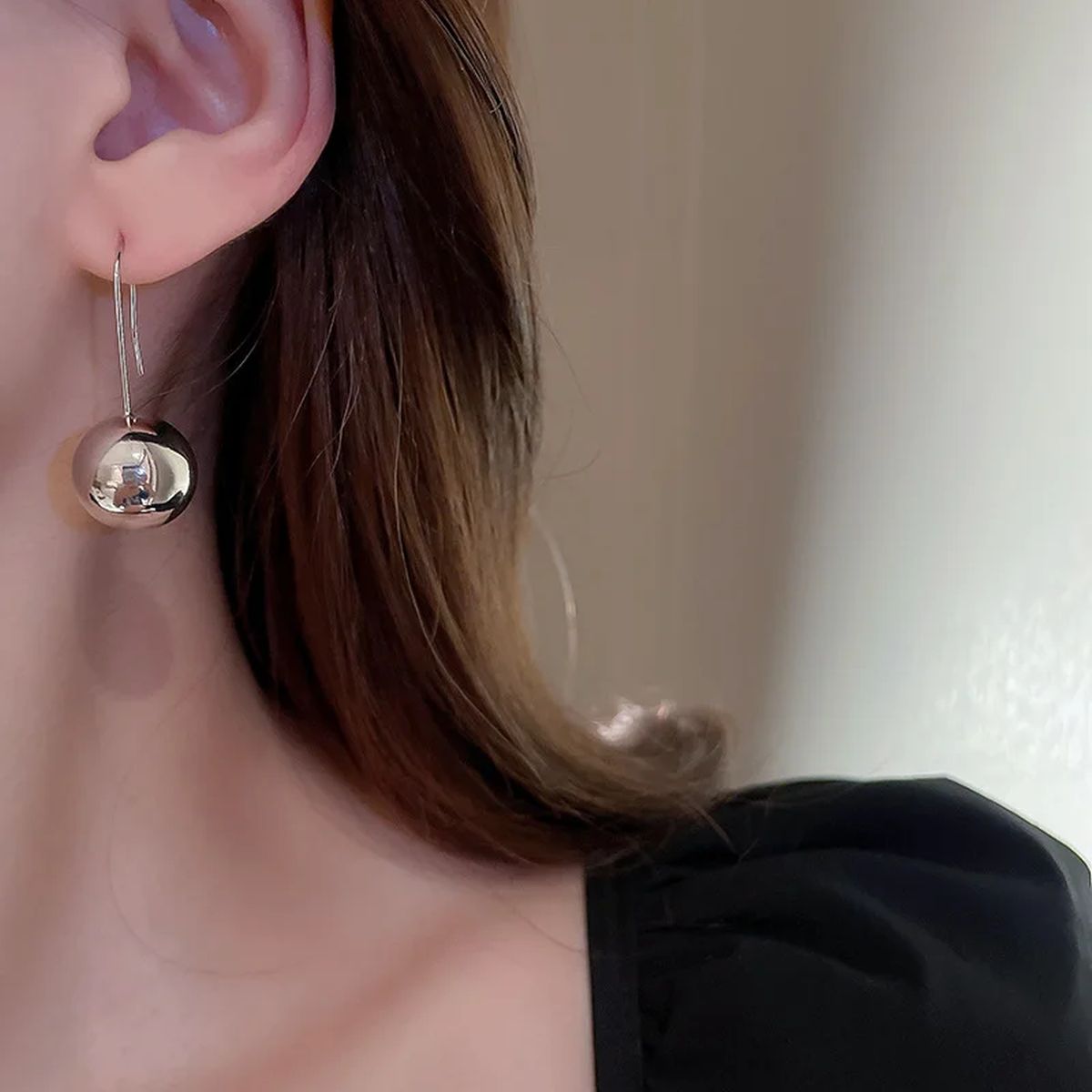 Ball Glossy 18K Gold Anti Tarnish Drop Hoop Earring For Women Bulk