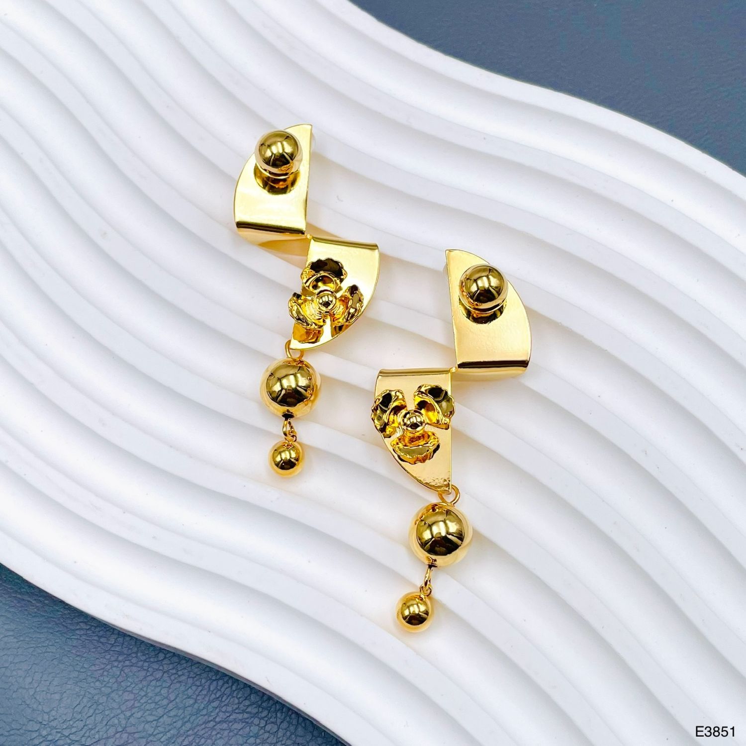 Flower Ball 18K Gold Anti Tarnish Dangler Earring For Women Bulk Main image