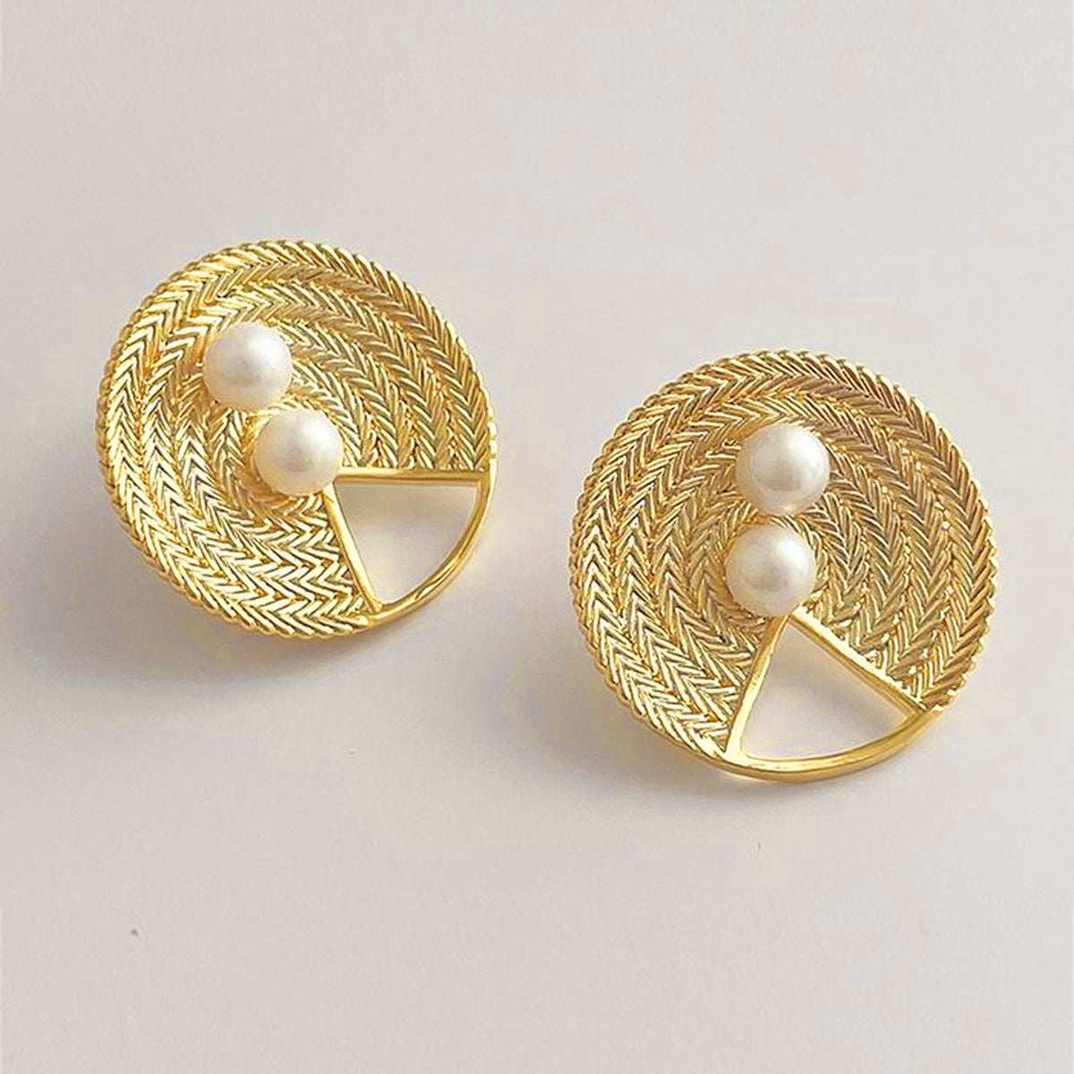 Woven Basket Pearl White 18K Gold Anti Tarnish Stud Earring Women Bulk Secondary image