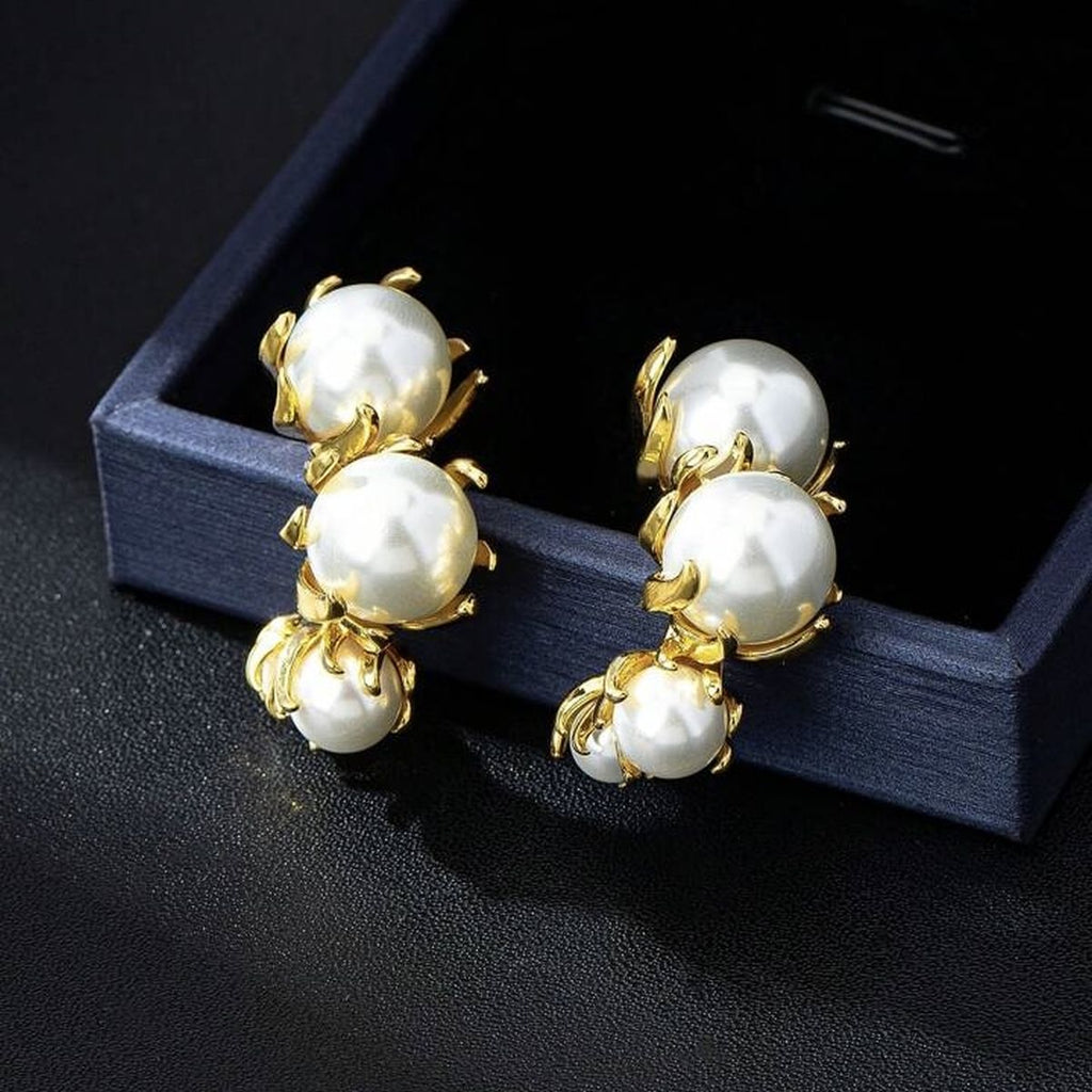 Simple White 18K Gold Pearl Anti Tarnish Hoop Earring For Women Bulk
