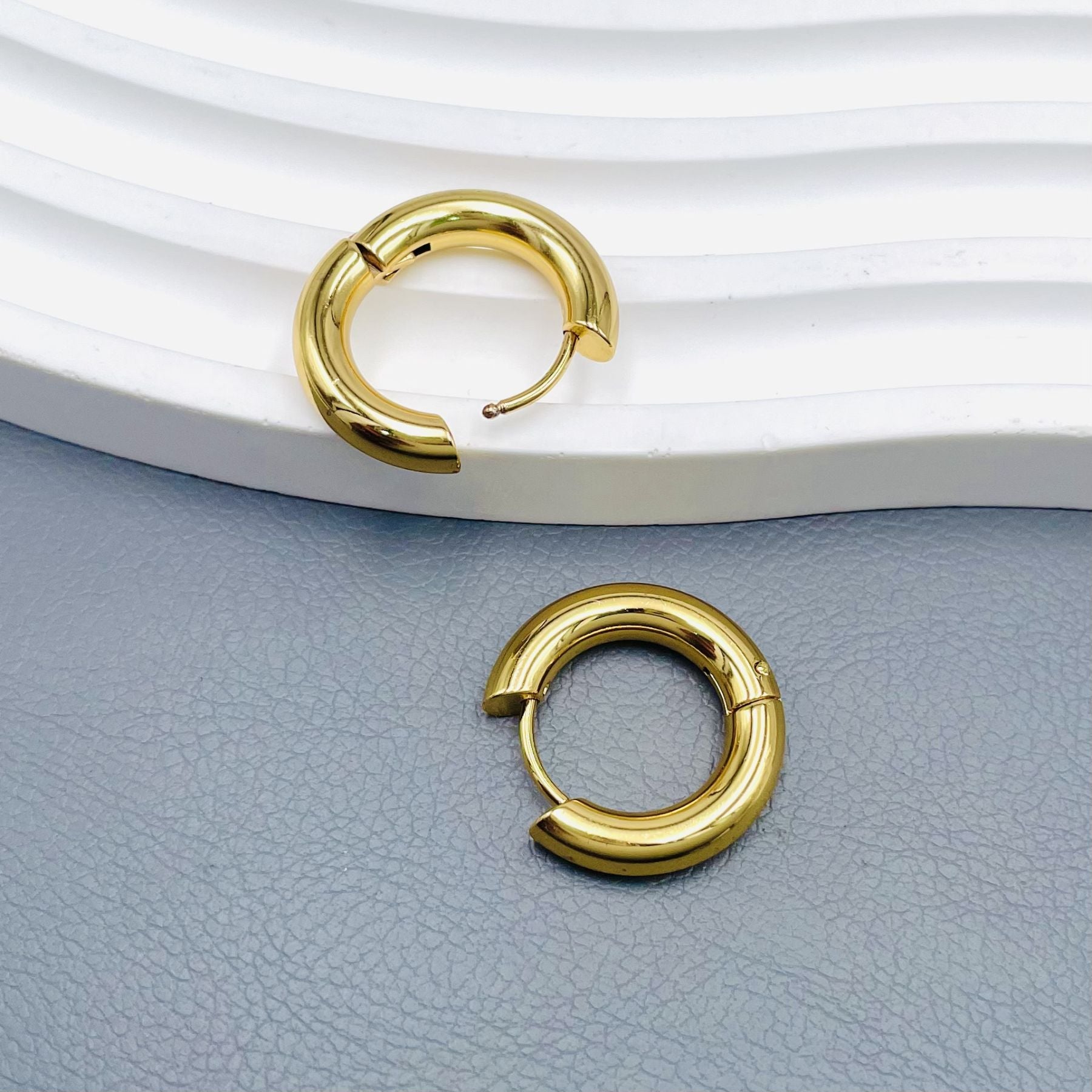 Solid 18K Gold Stainless Steel Hoop Earring For Women Bulk