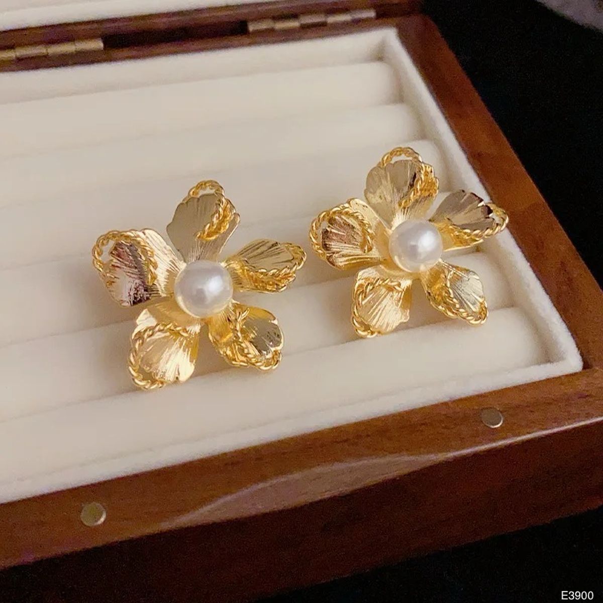 Leaf Rope Flower White 18K Gold Pearl Anti Tarnish Stud Earring Bulk Main image